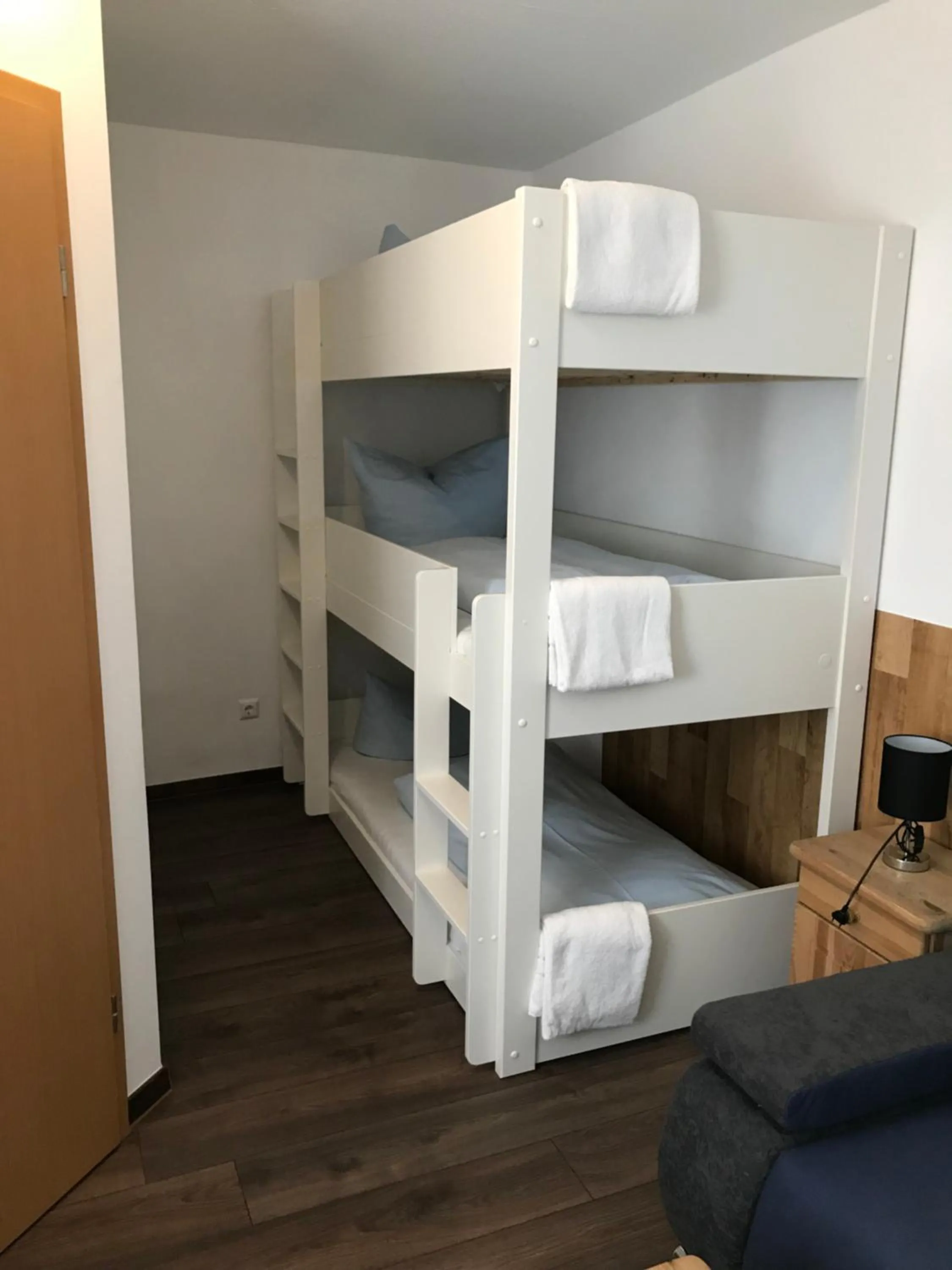 Bed in Hotel Guntia Boardinghouse virtueller check in und Zimmer Zugang