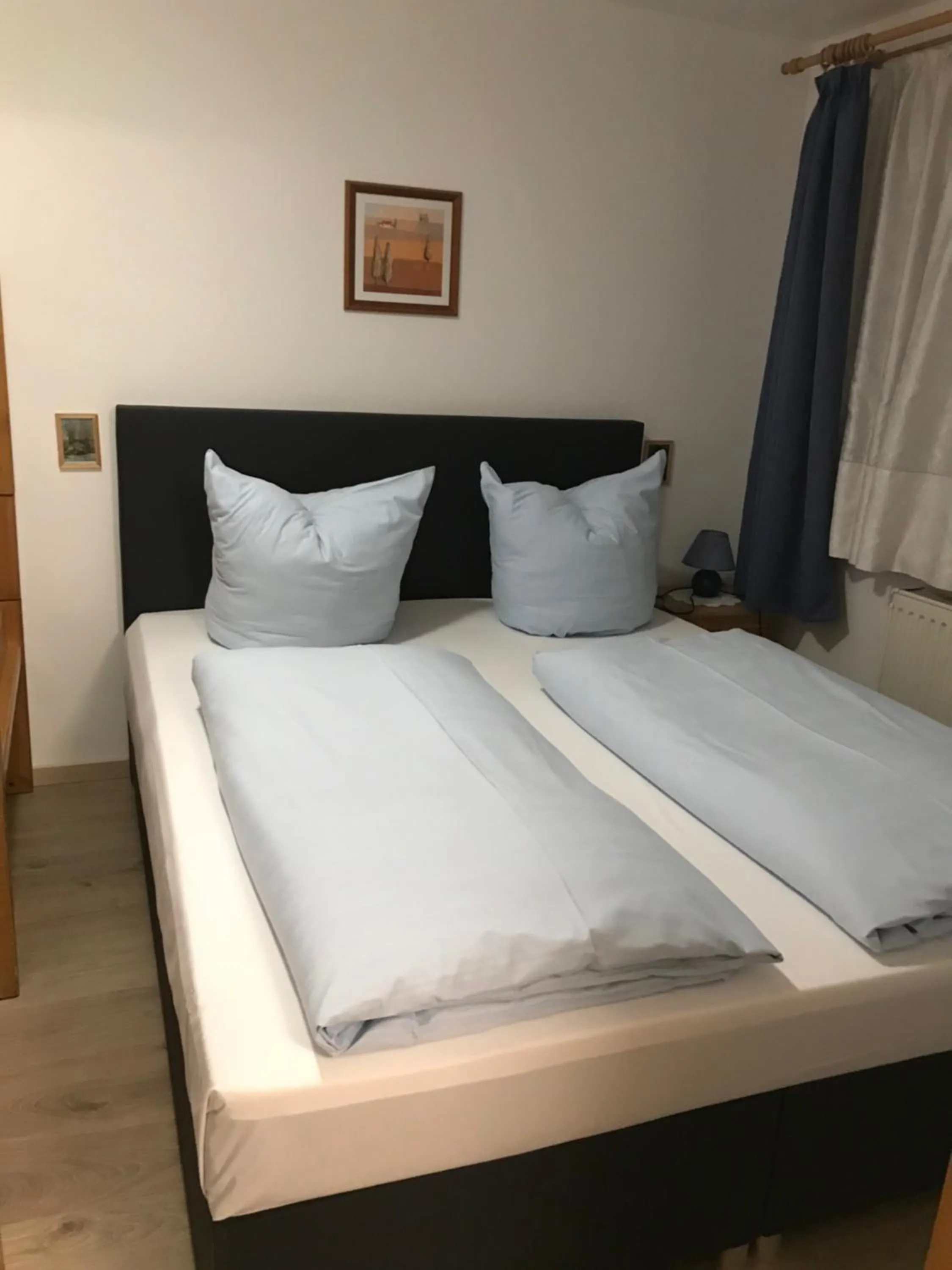 Bed in Hotel Guntia Boardinghouse virtueller check in und Zimmer Zugang