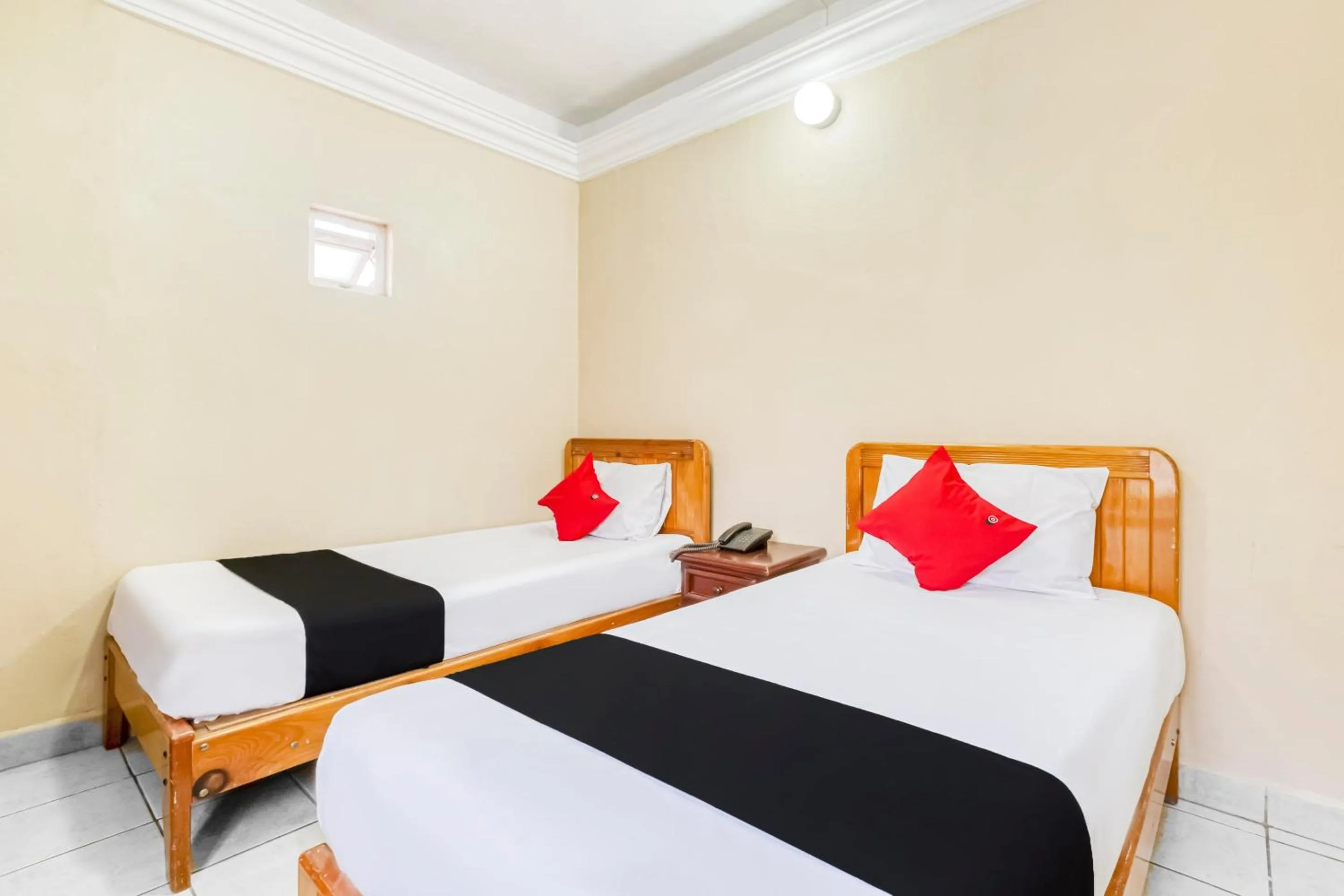 Standard Two Single Beds in Capital O Colina Dorada