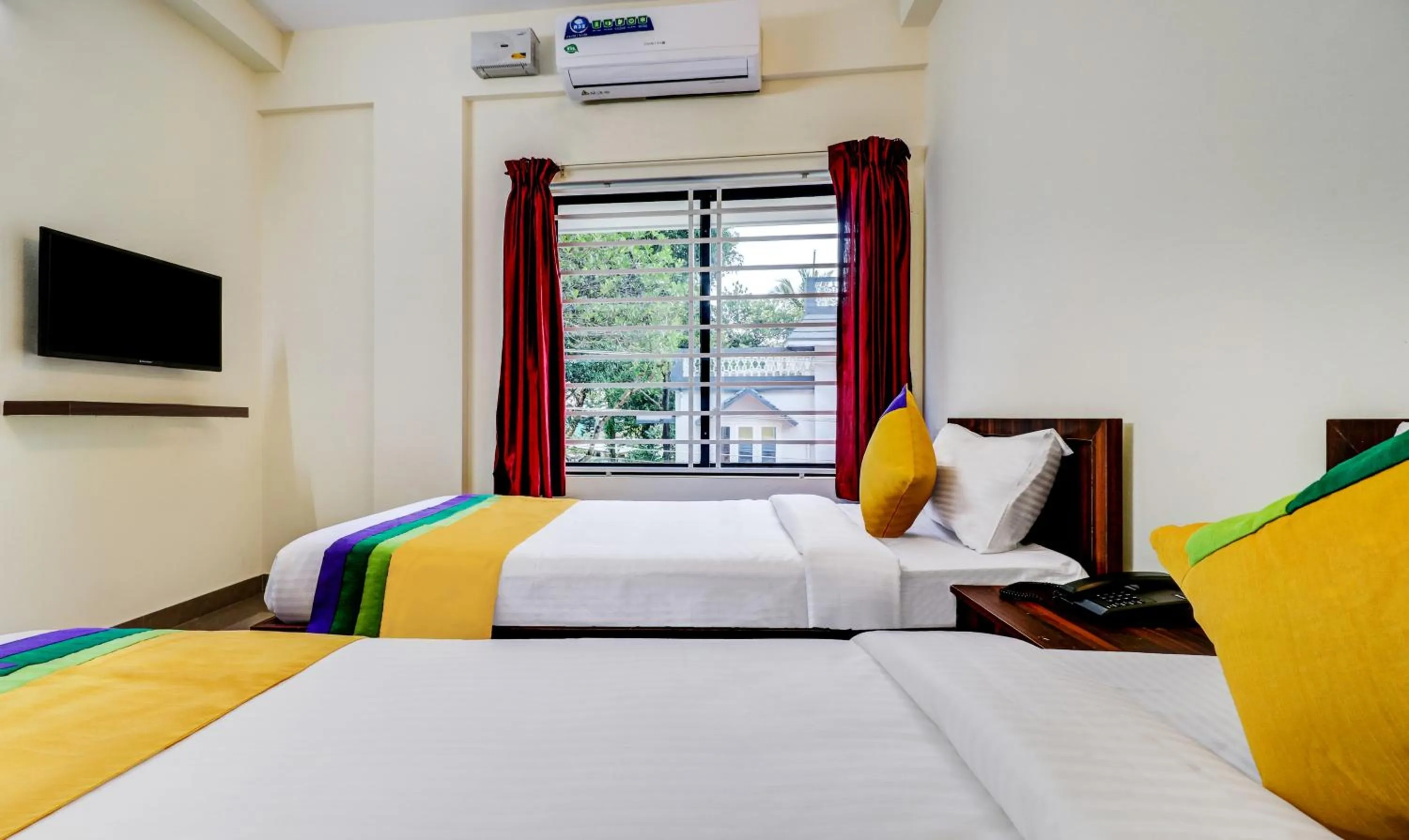 Bedroom, Bed in Itsy Hotels Rain Tulsi Stayz, Palarivattom Junction
