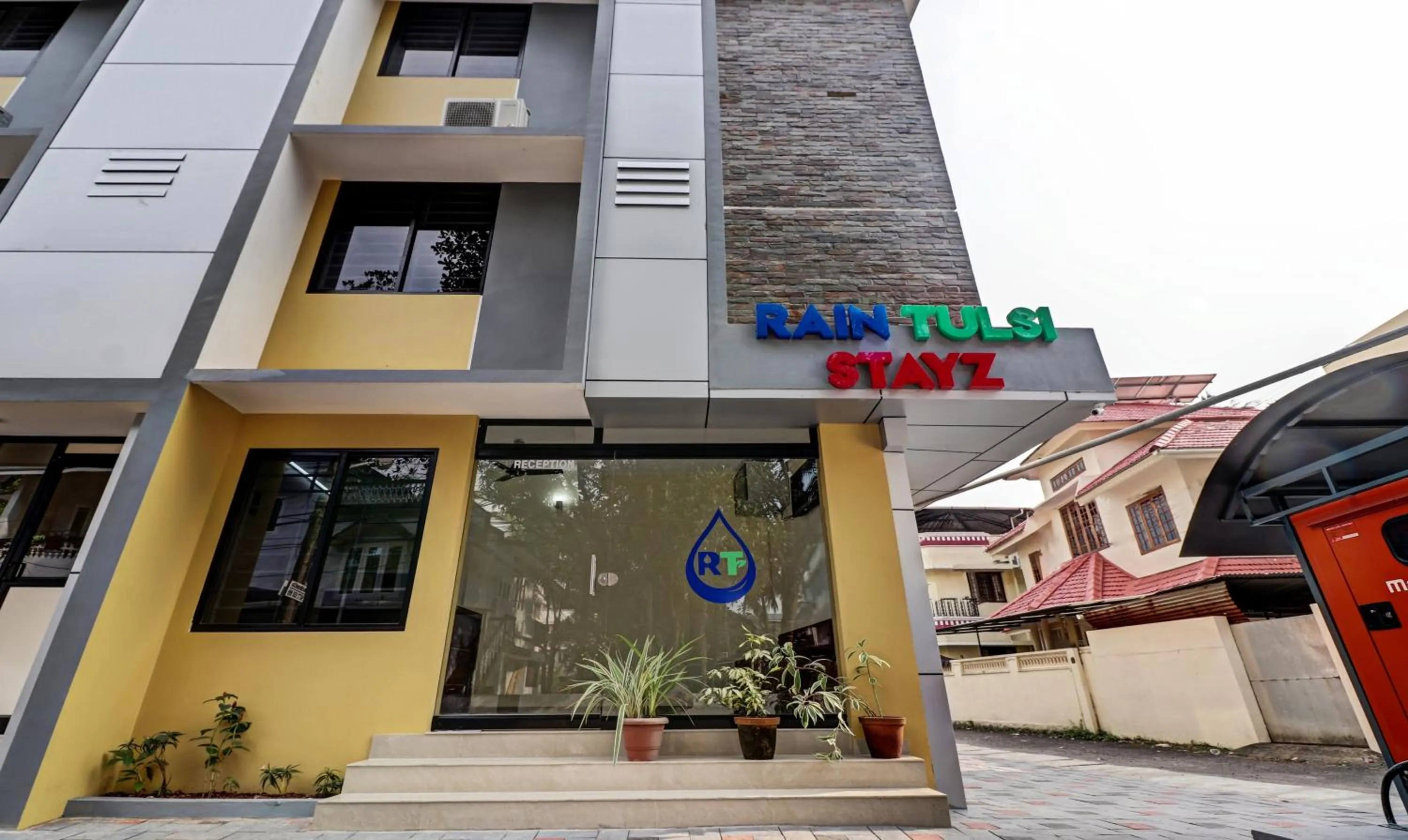 Facade/entrance in Itsy Hotels Rain Tulsi Stayz, Palarivattom Junction