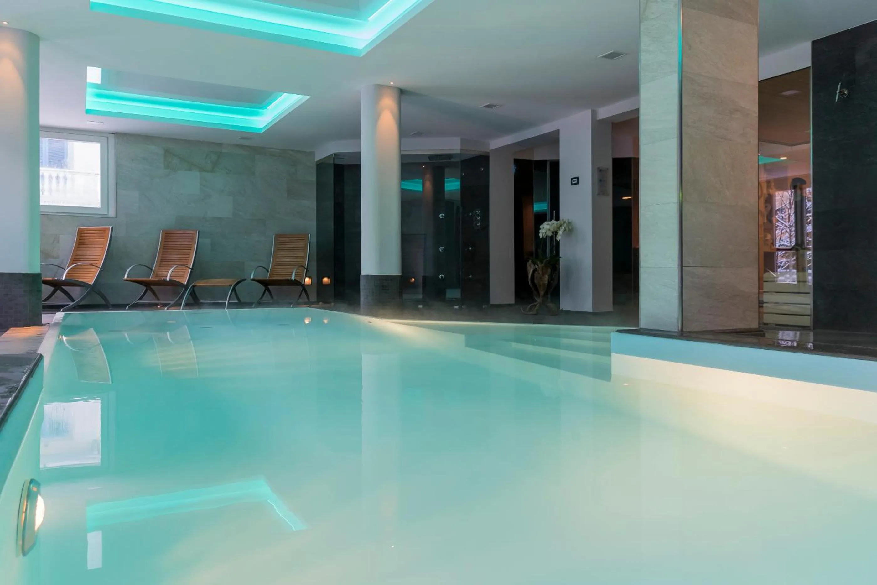 Swimming pool in Grand Hôtel des Alpes