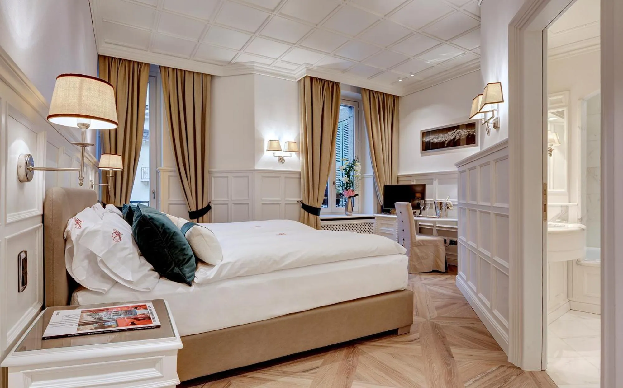 Bedroom, Bed in Grand Hôtel des Alpes