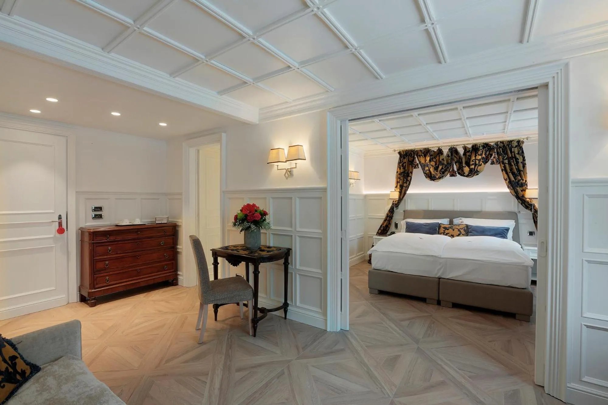 Photo of the whole room, Bed in Grand Hôtel des Alpes