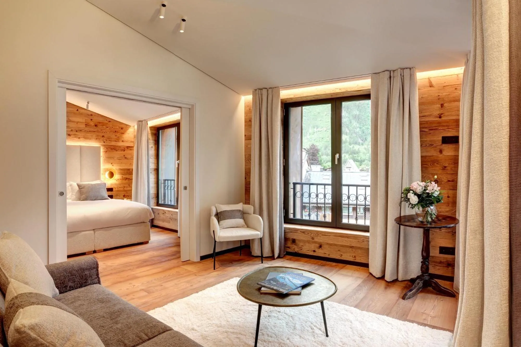 Bedroom, Bed in Grand Hôtel des Alpes