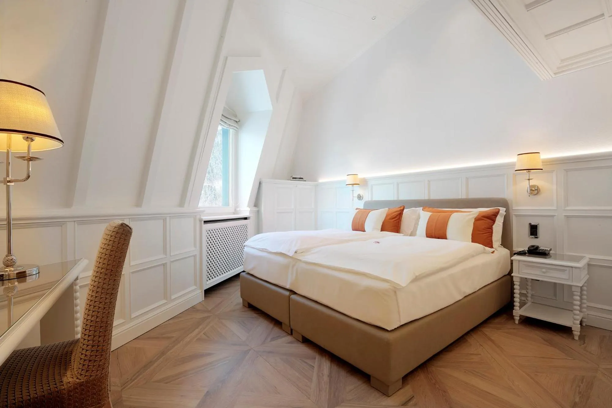 Bedroom, Bed in Grand Hôtel des Alpes