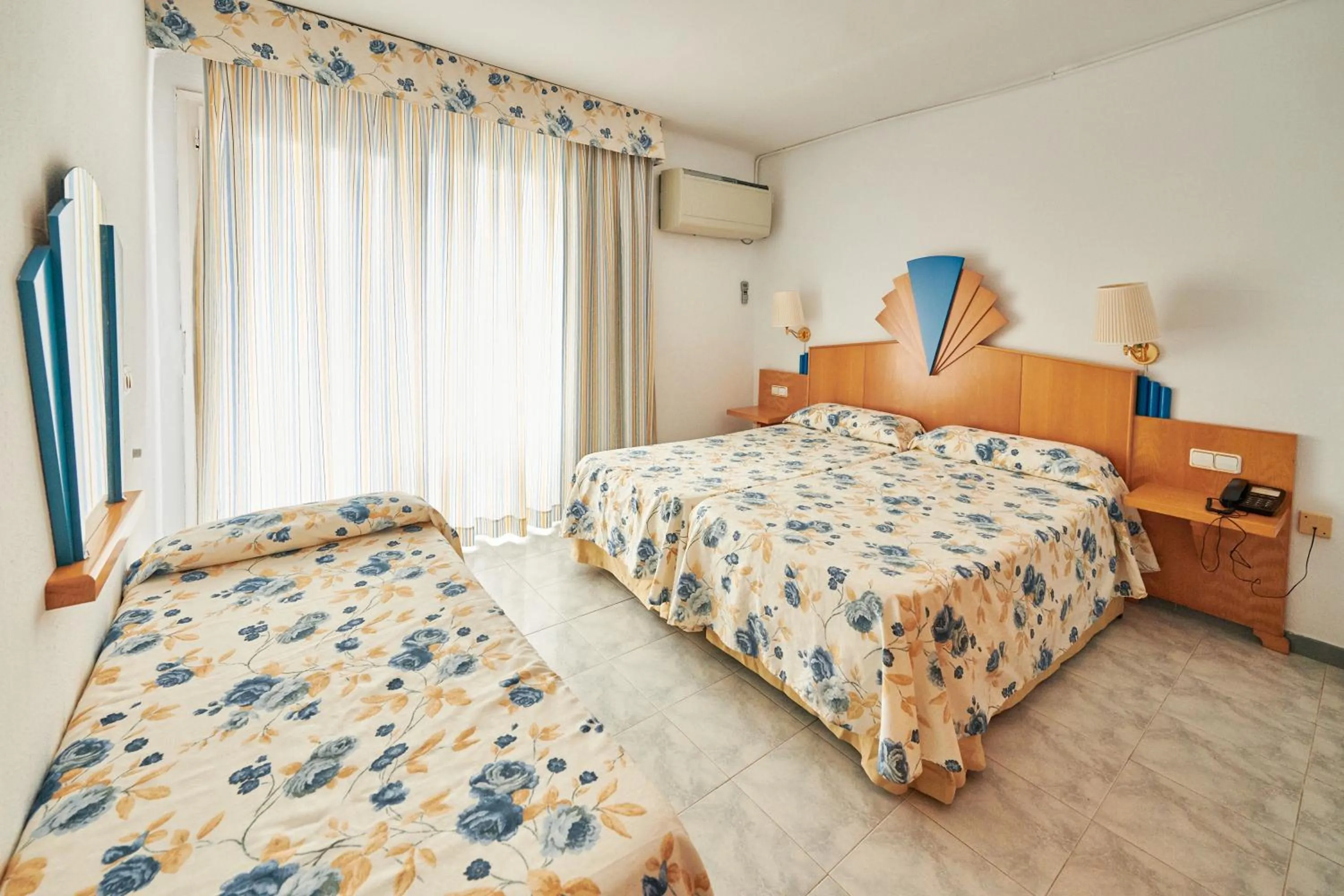 Bedroom in Checkin Blanes