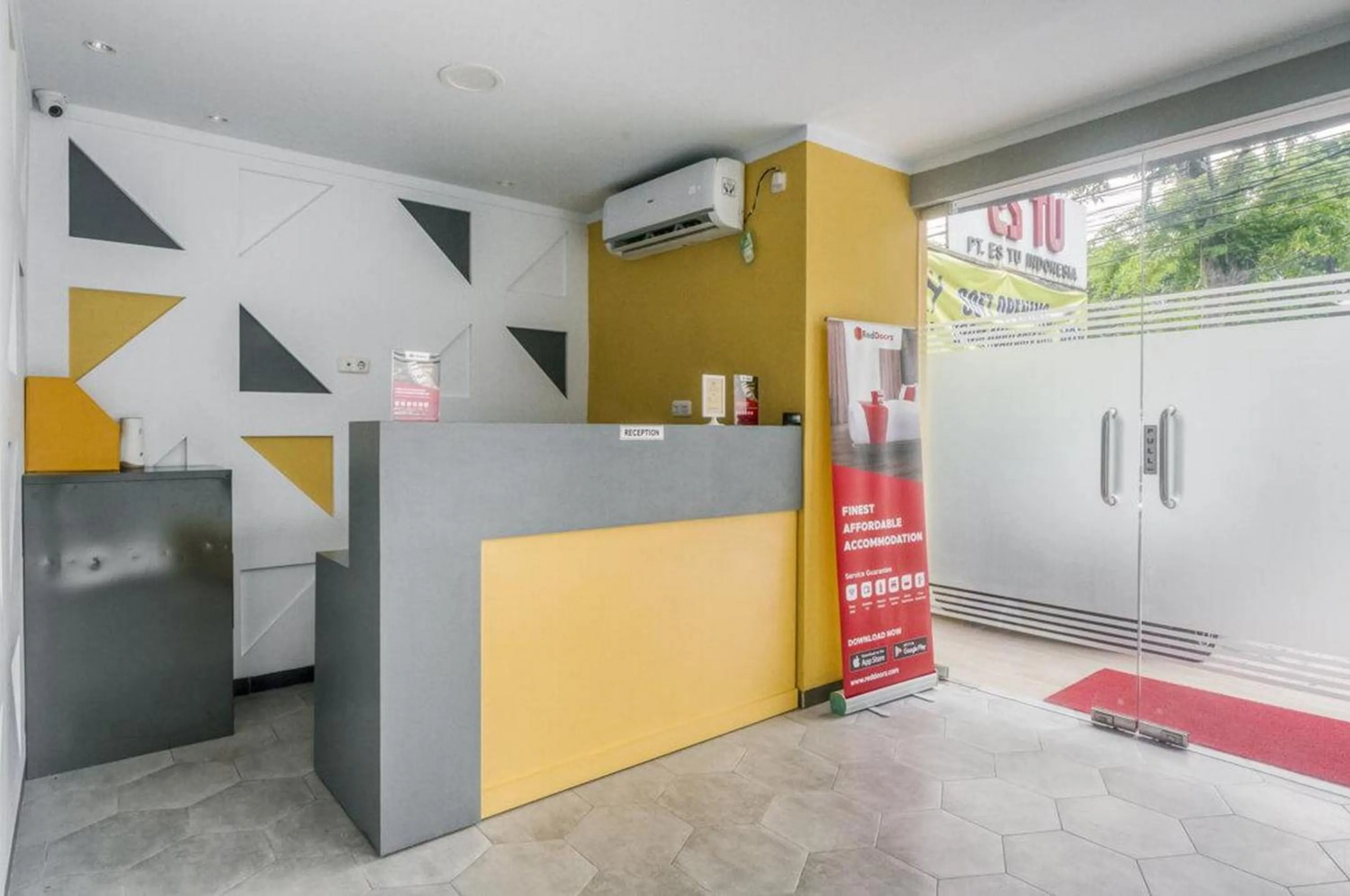 Lobby or reception in RedDoorz Plus at Cideng Timur