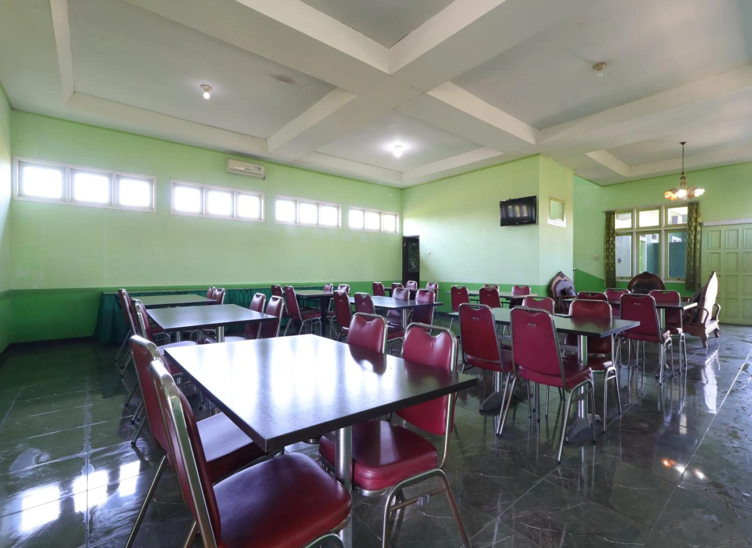 Restaurant/places to eat in Cantik Hotel