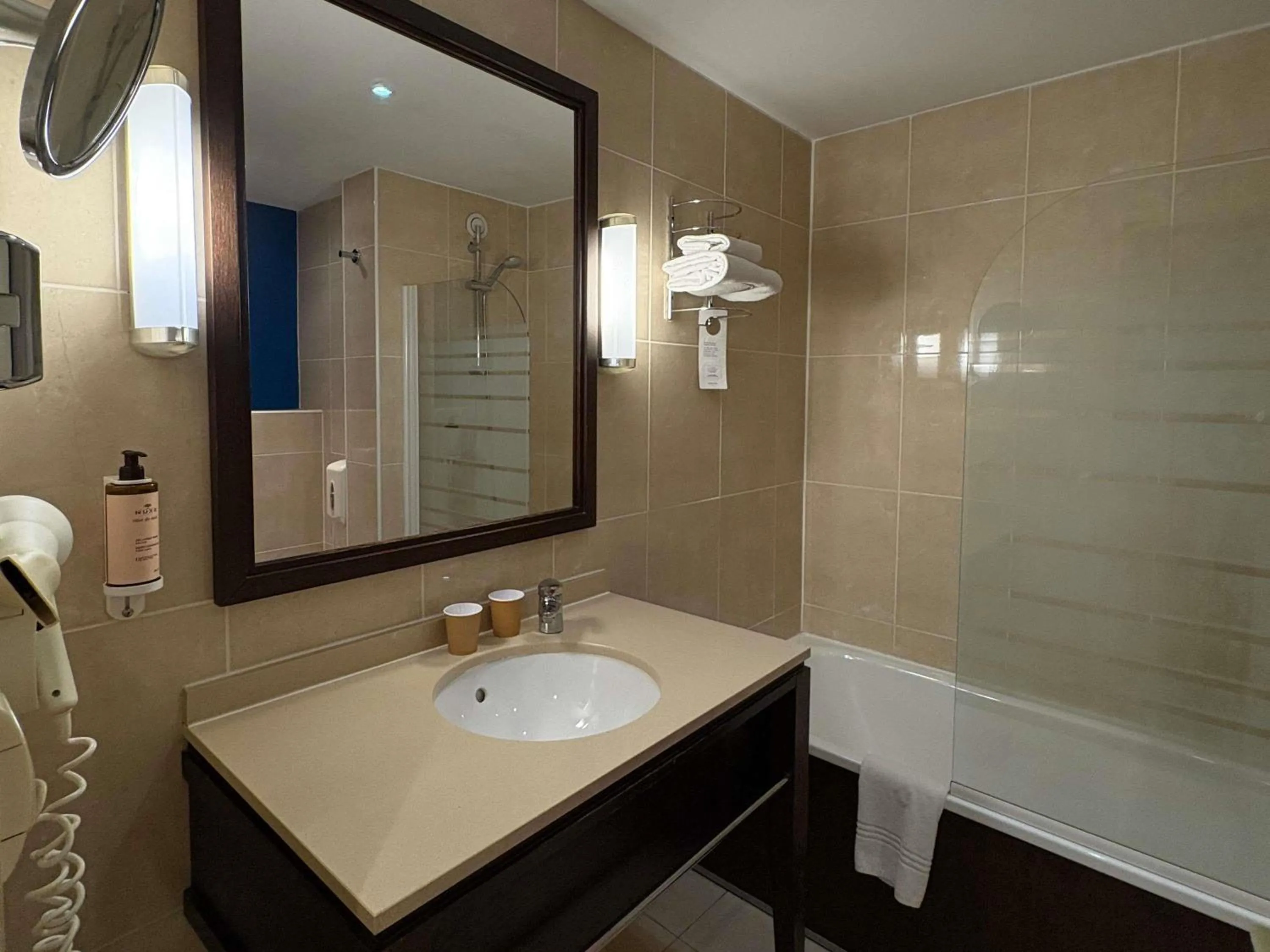 Bedroom in Mercure Angers Centre Gare