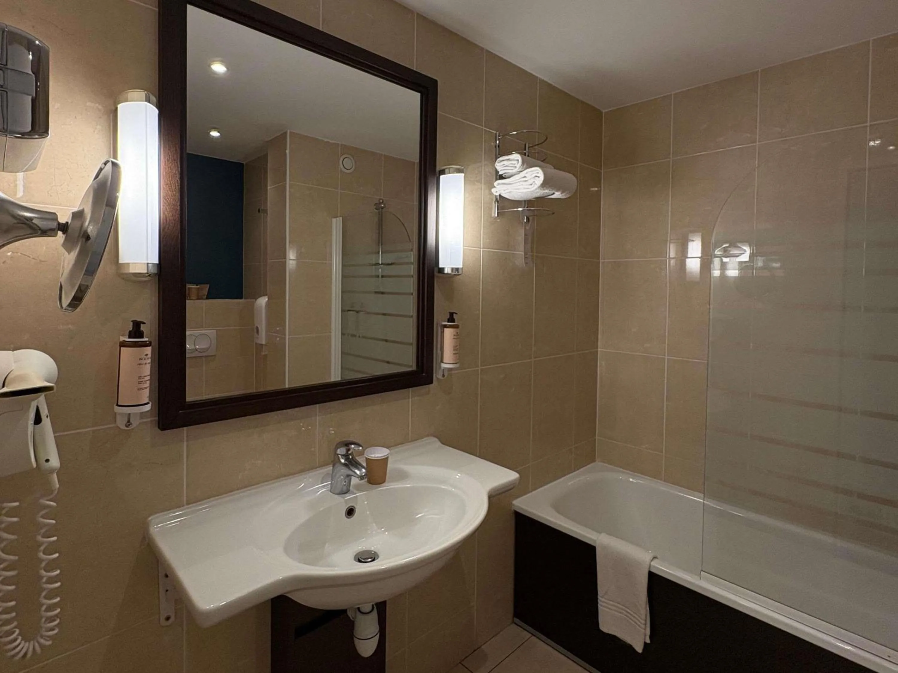 Bedroom in Mercure Angers Centre Gare