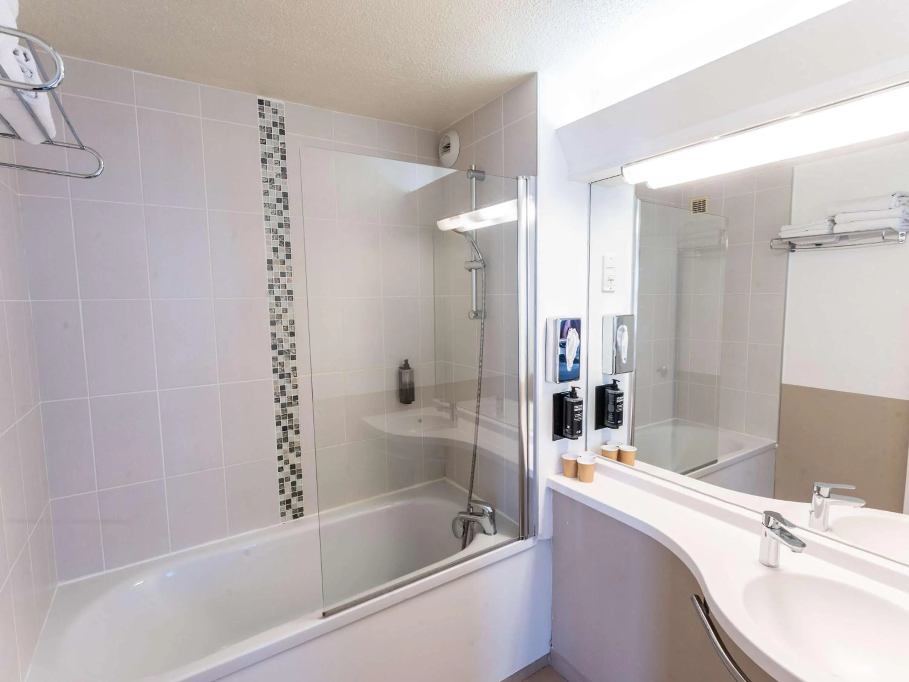 Bathroom in ibis Styles Angers Centre Gare