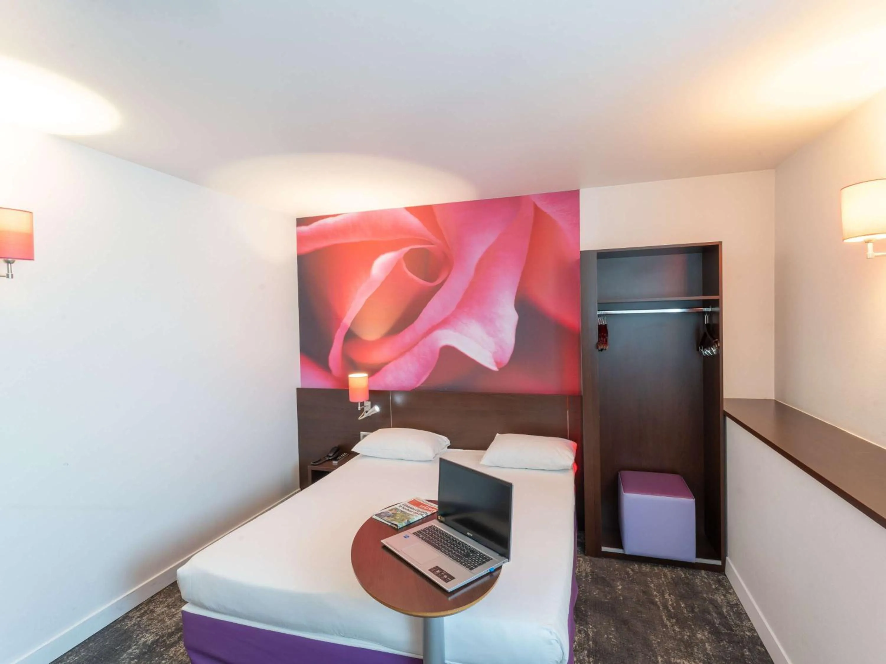 Bedroom in ibis Styles Angers Centre Gare