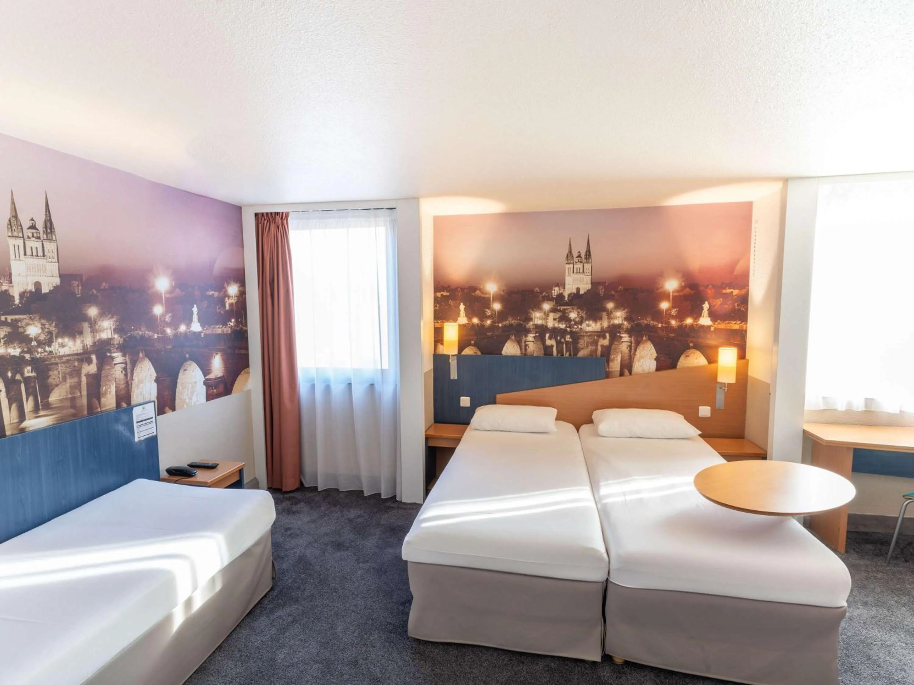 Bedroom, Bed in ibis Styles Angers Centre Gare