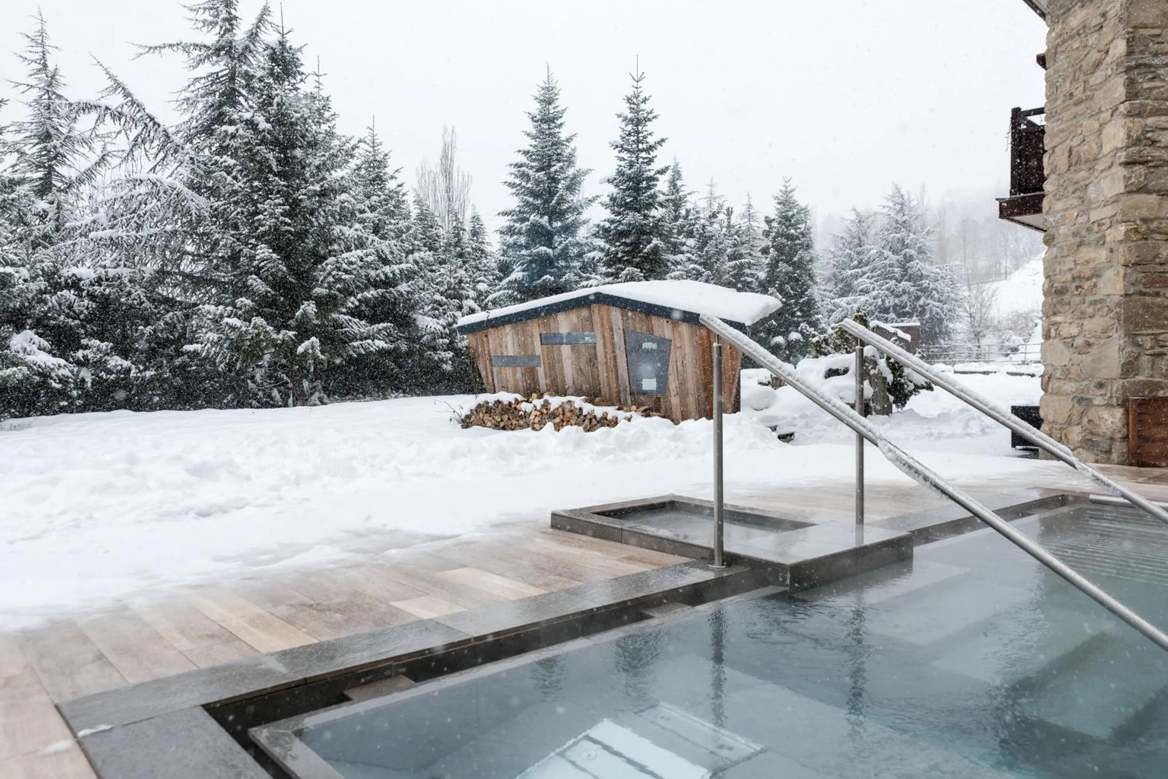 Winter in QC Hotel Monte Bianco