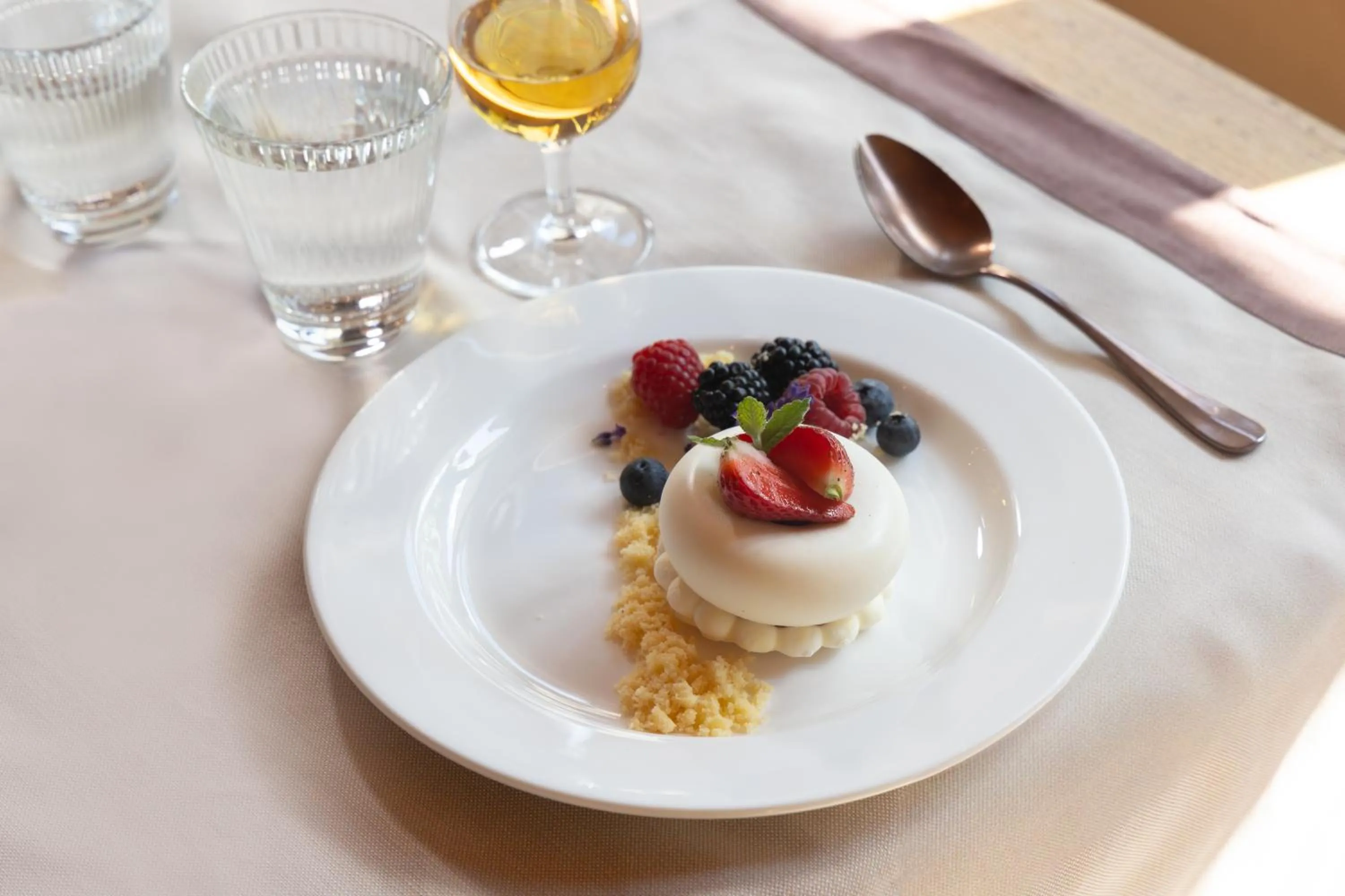 Restaurant/places to eat in QC Hotel Monte Bianco