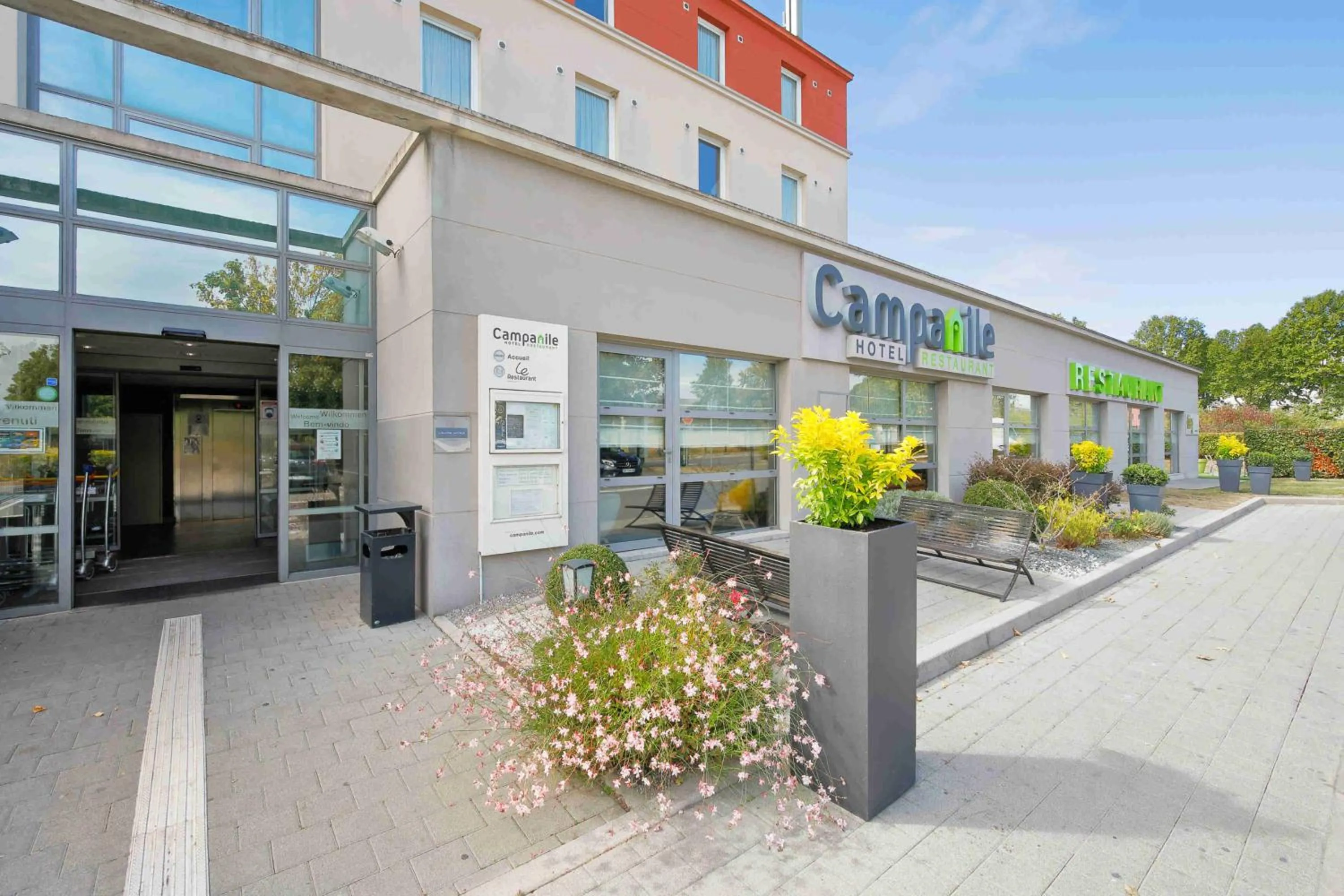 Property building in Campanile Roissy - Aéroport CDG - Le Mesnil Amelot