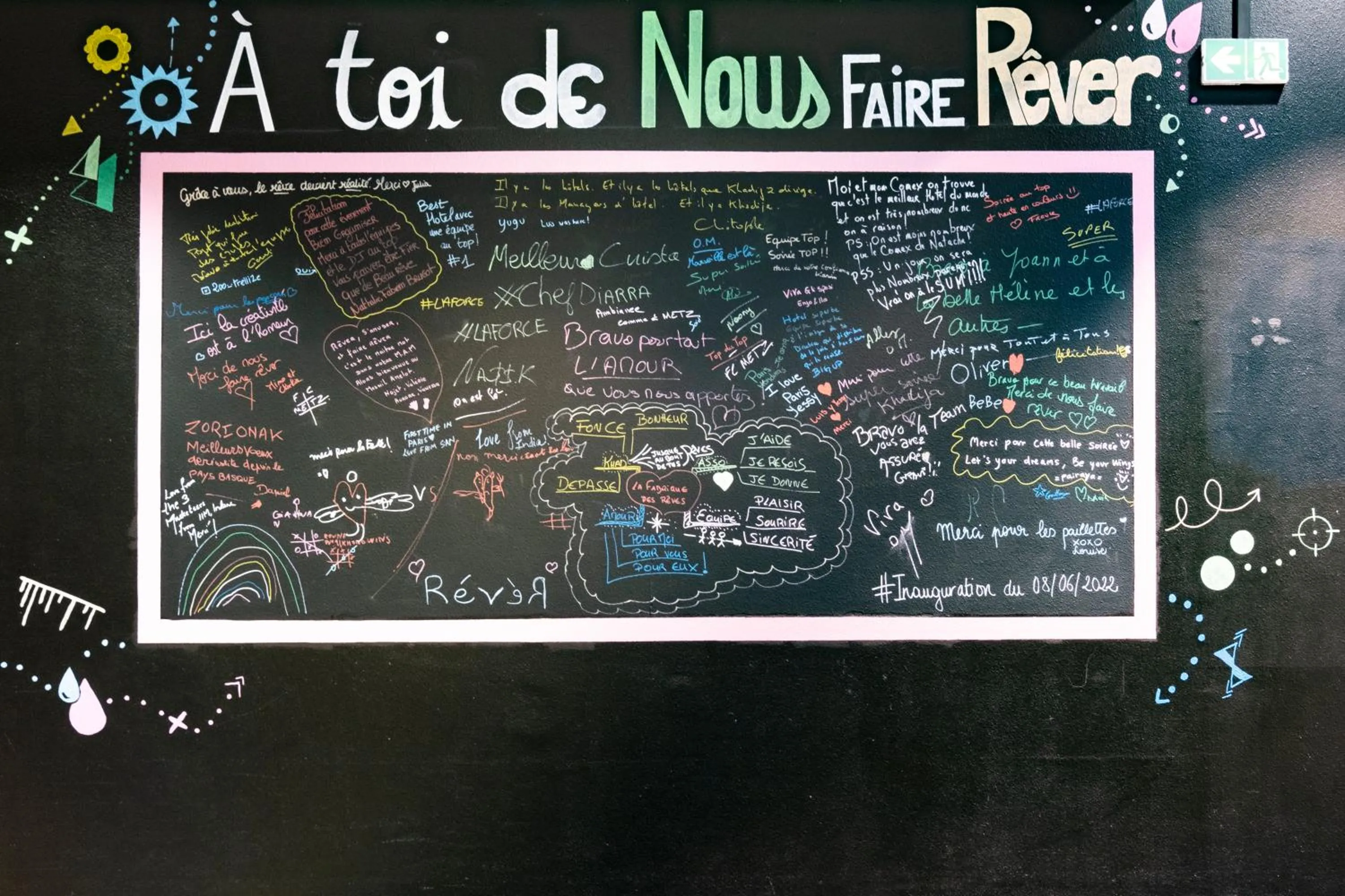 Lobby or reception in Campanile Roissy - Aéroport CDG - Le Mesnil Amelot