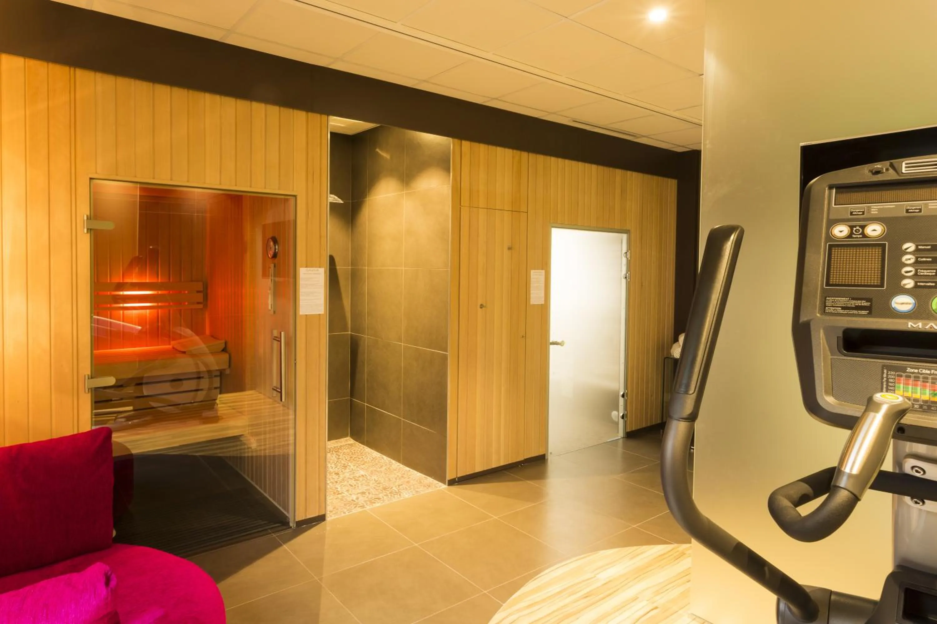 Spa and wellness centre/facilities in Campanile Roissy - Aéroport CDG - Le Mesnil Amelot