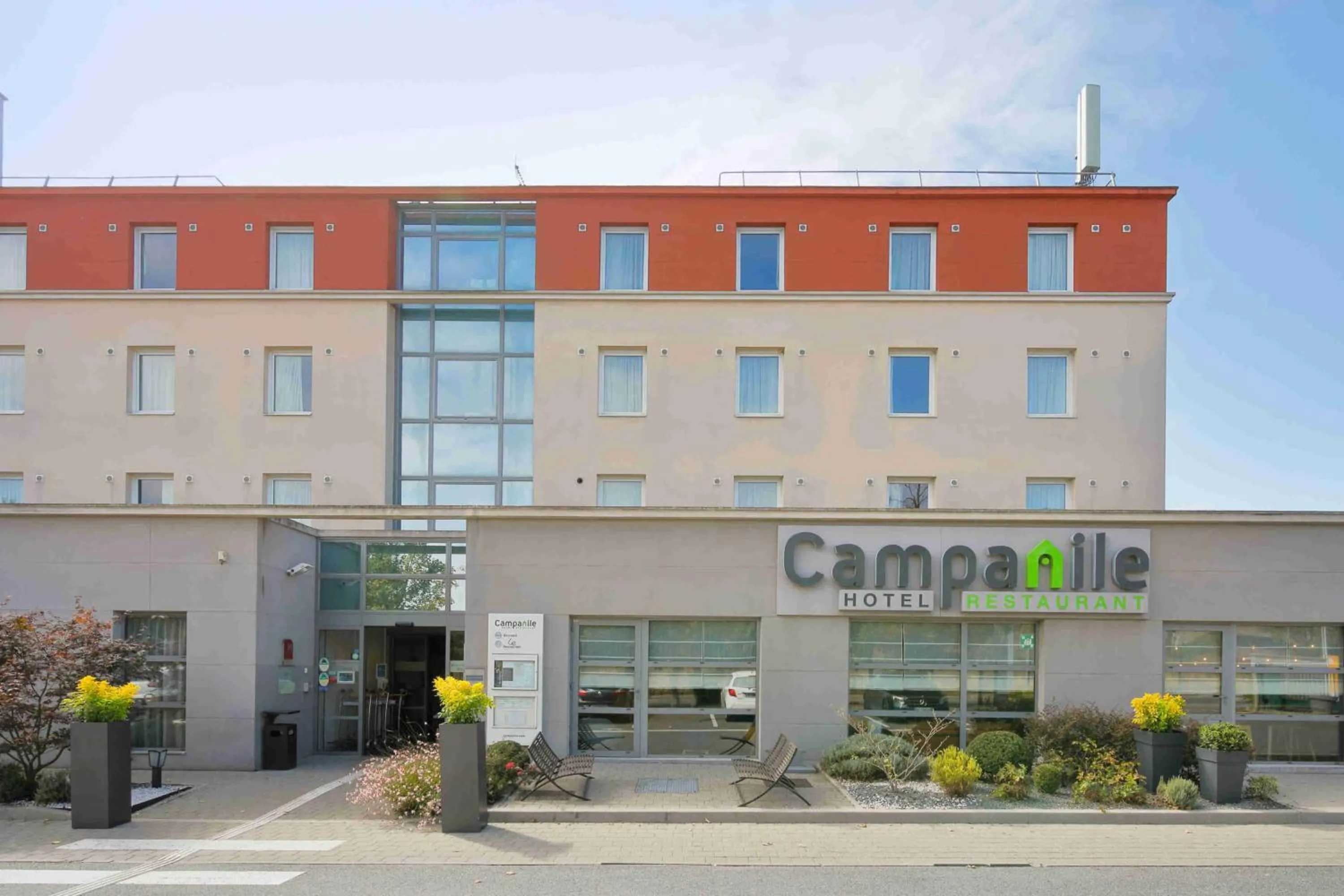 Property building in Campanile Roissy - Aéroport CDG - Le Mesnil Amelot