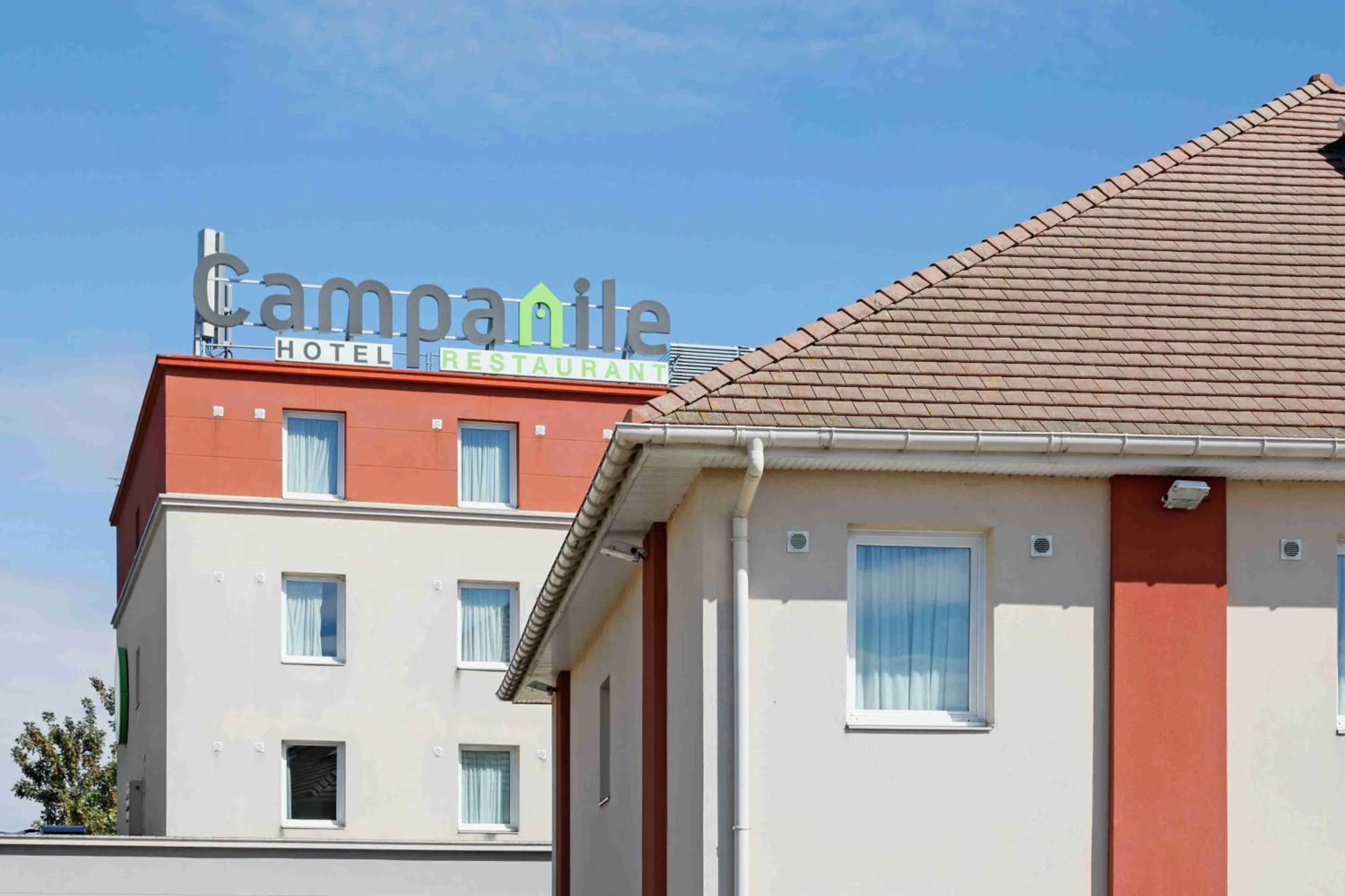 Property building in Campanile Roissy - Aéroport CDG - Le Mesnil Amelot