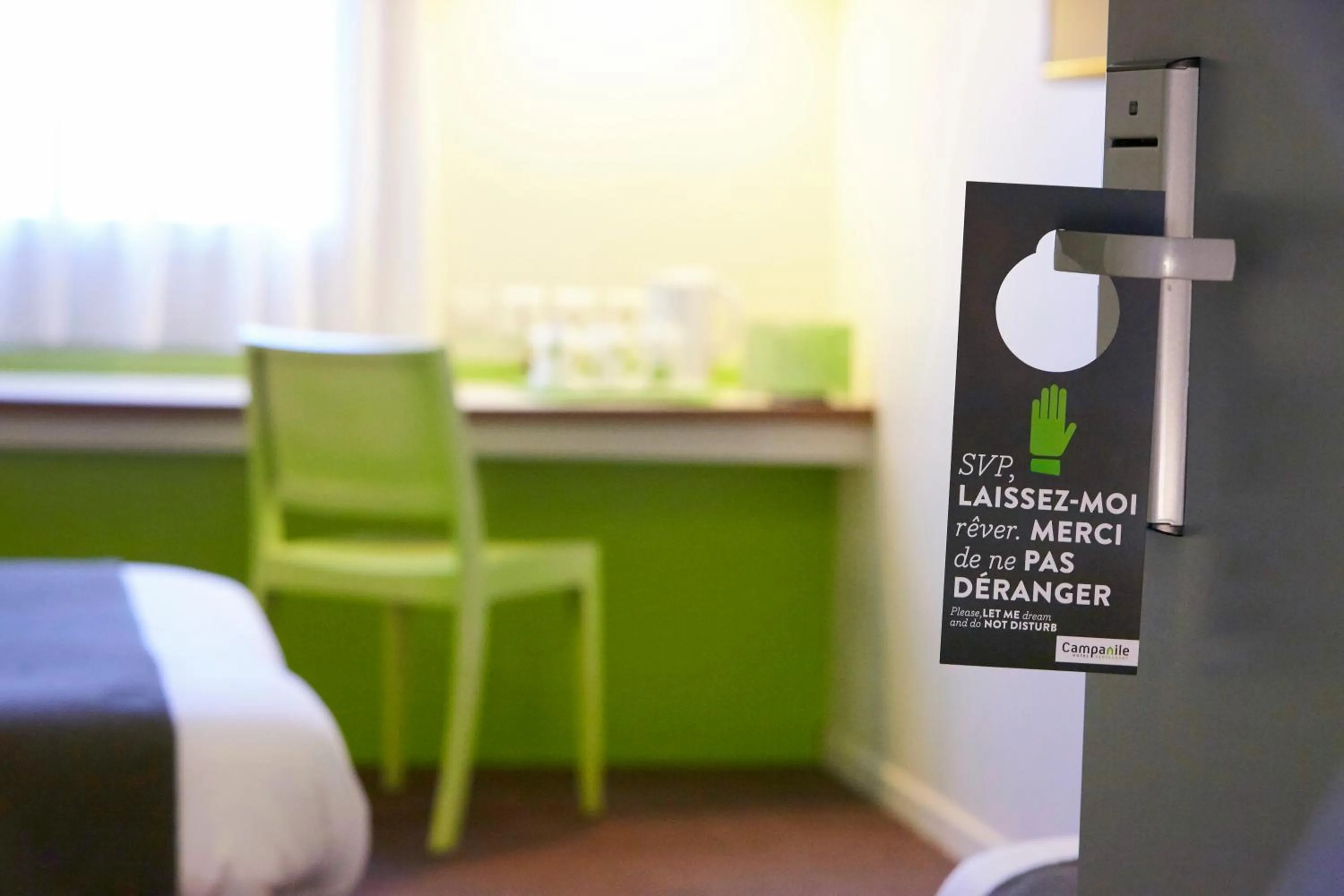 Bedroom, Bed in Campanile Roissy - Aéroport CDG - Le Mesnil Amelot