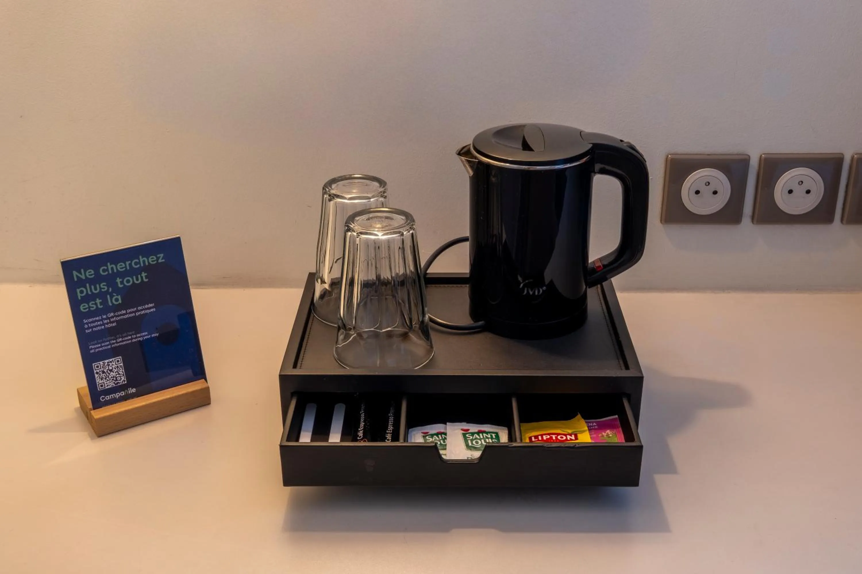 Coffee/tea facilities in Campanile Roissy - Aéroport CDG - Le Mesnil Amelot