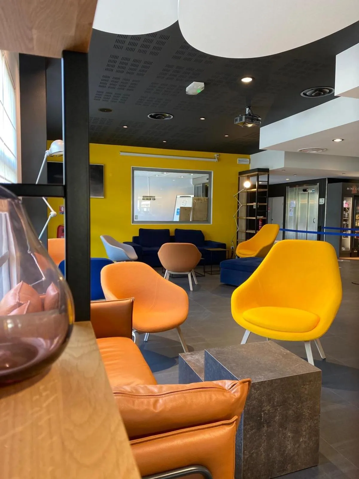 Living room in Campanile Roissy - Aéroport CDG - Le Mesnil Amelot