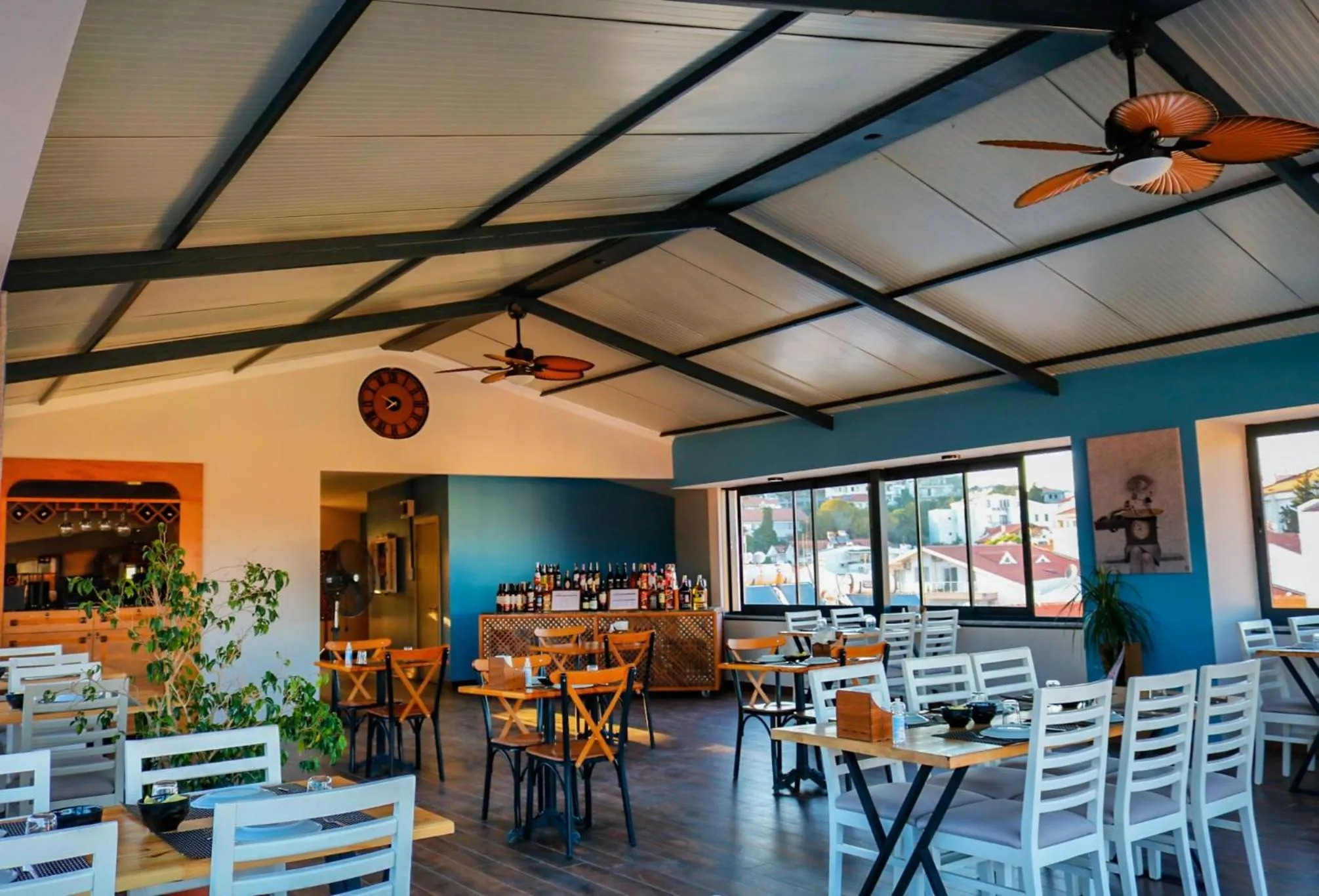 Restaurant/places to eat in Zephyros City Otel