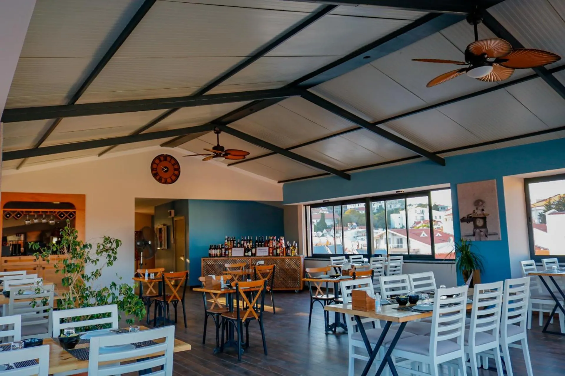 Restaurant/places to eat in Zephyros City Otel