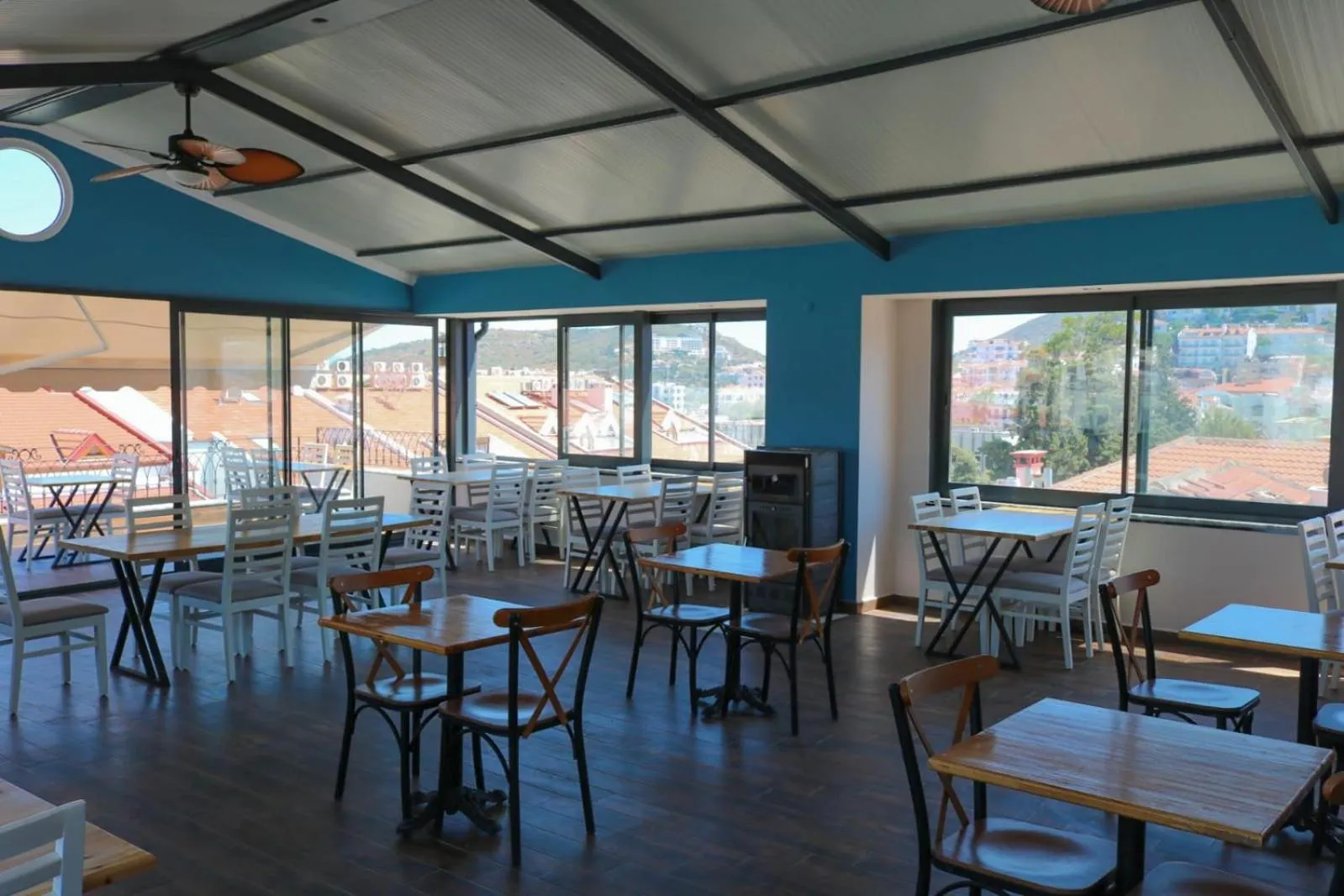 Restaurant/places to eat in Zephyros City Otel