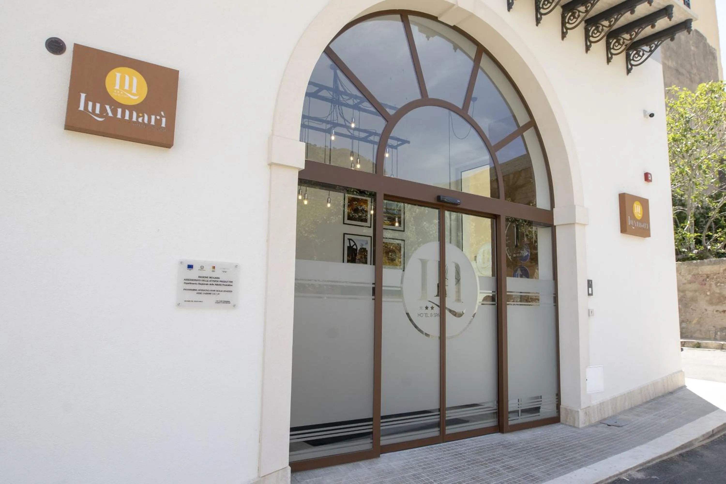 Facade/entrance in Luxmarì Hotel & Spa