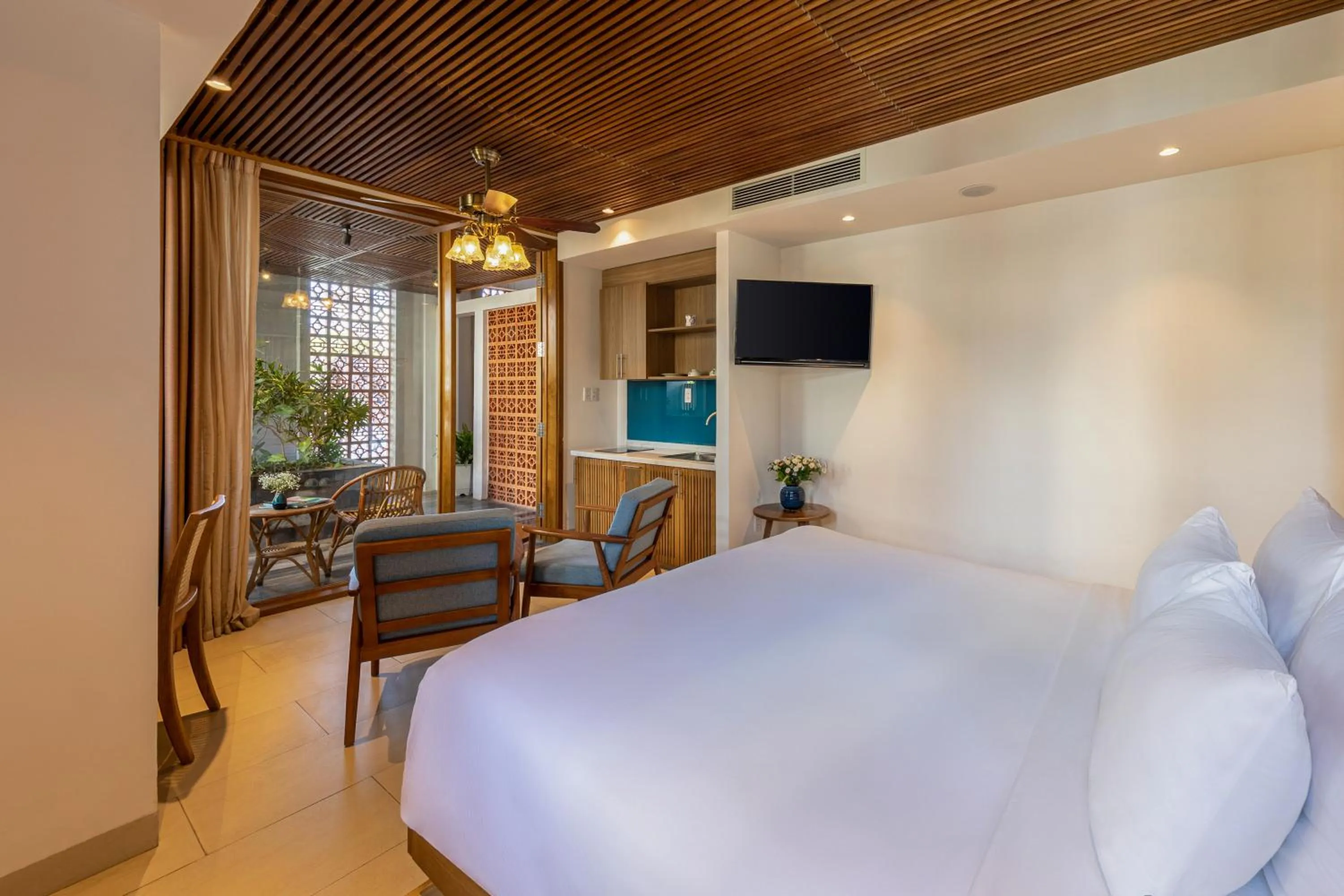 View (from property/room), Bed in Daisy Boutique Hotel