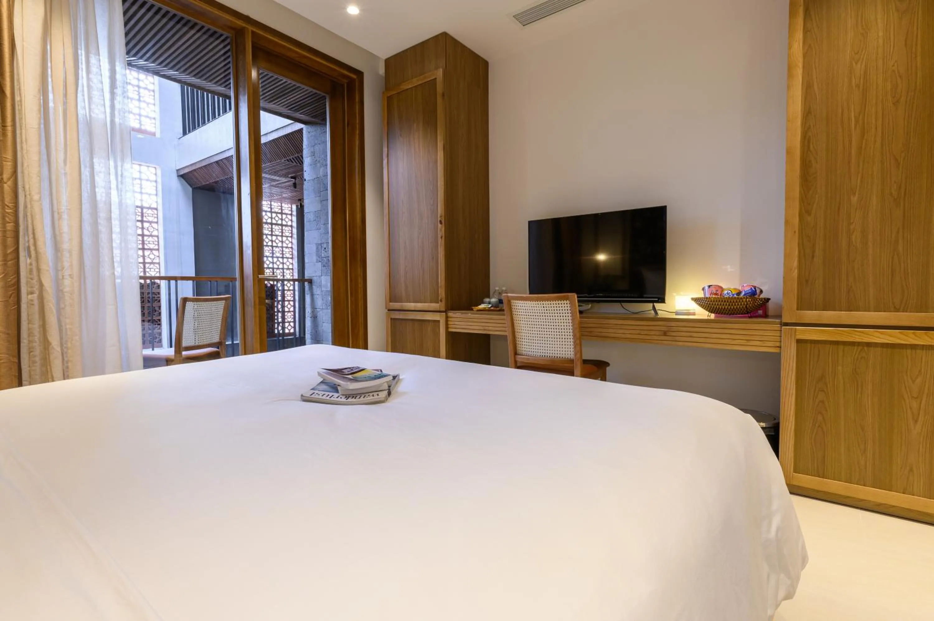 TV and multimedia, Bed in Daisy Boutique Hotel
