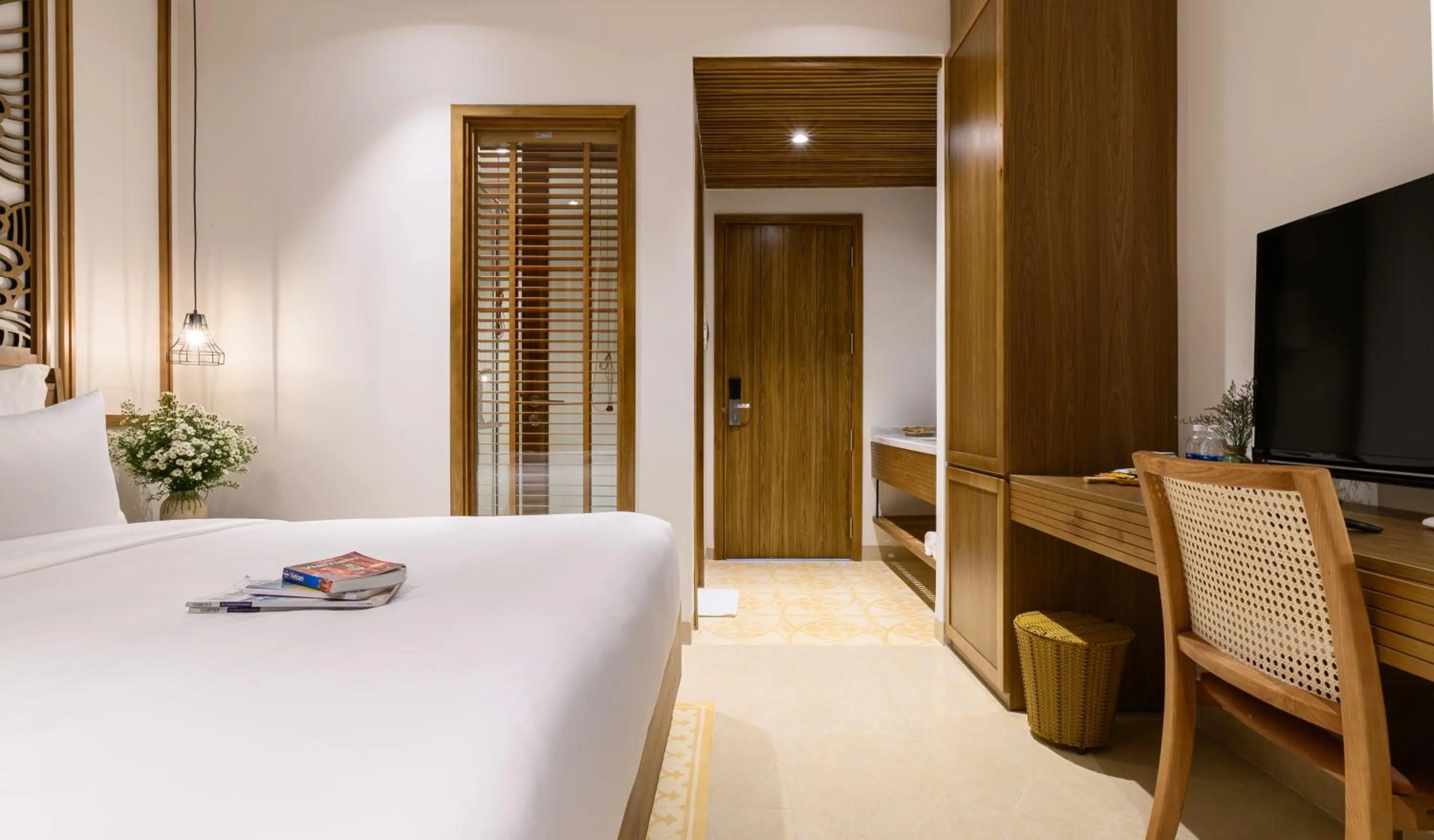 Photo of the whole room, Bed in Daisy Boutique Hotel