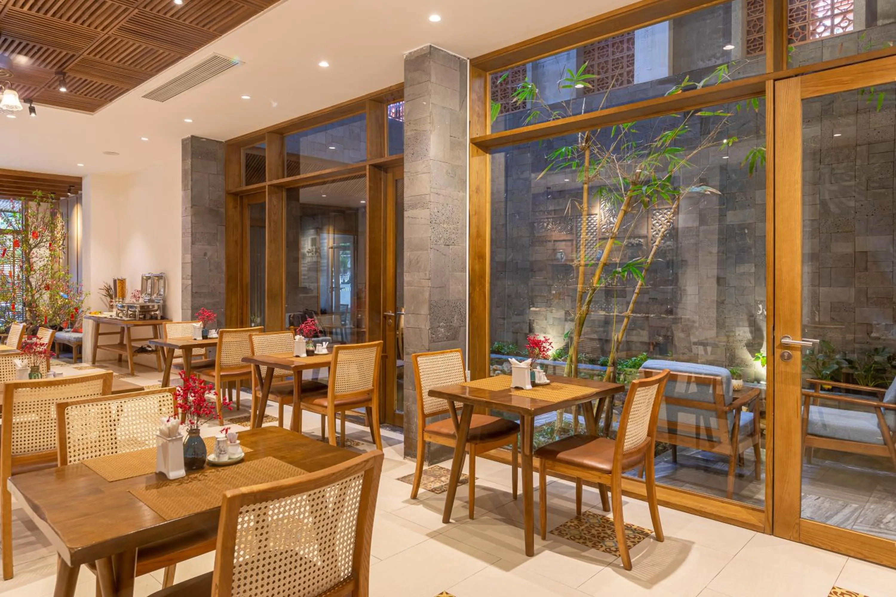 Restaurant/places to eat in Daisy Boutique Hotel