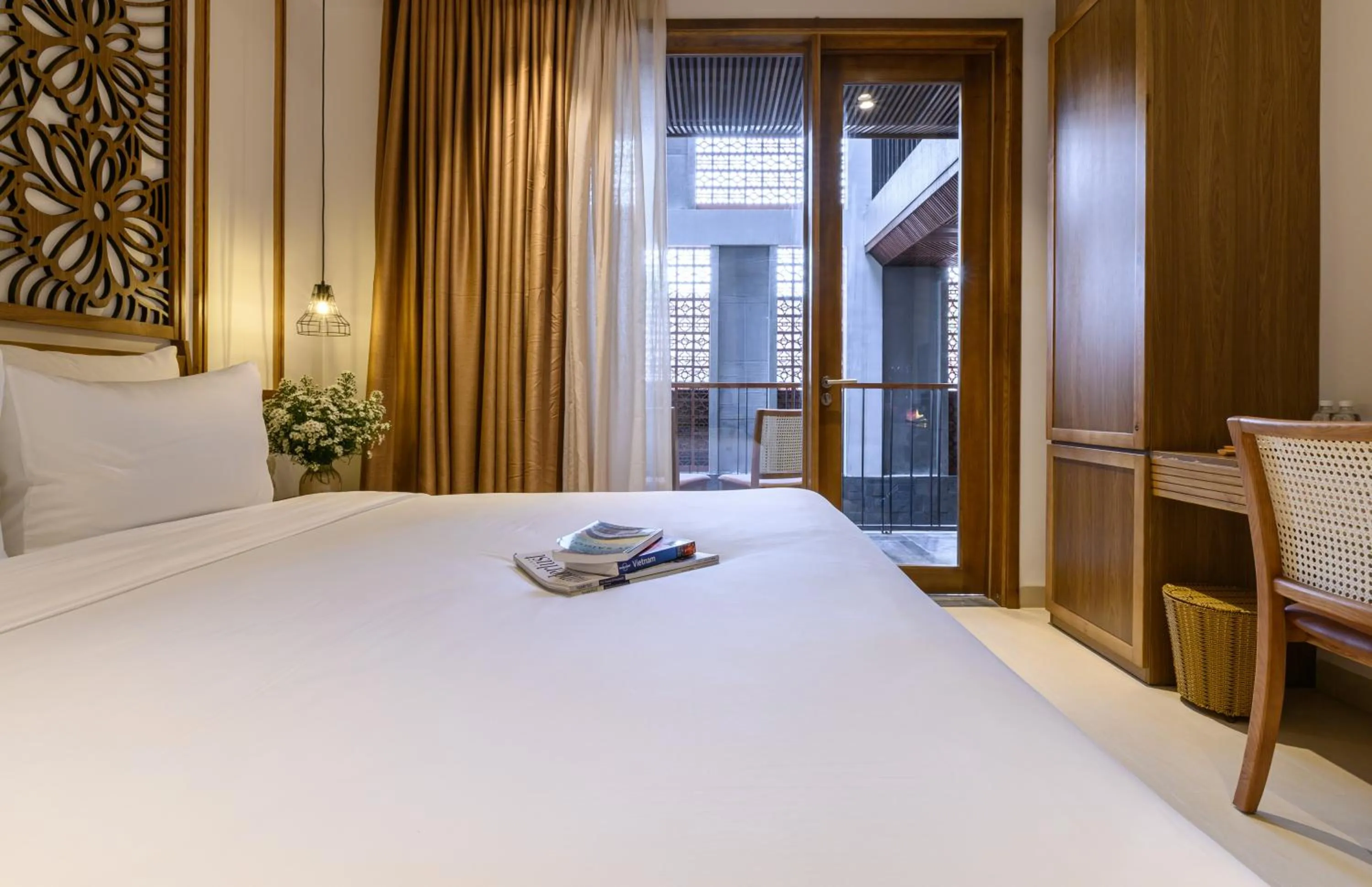 Photo of the whole room, Bed in Daisy Boutique Hotel