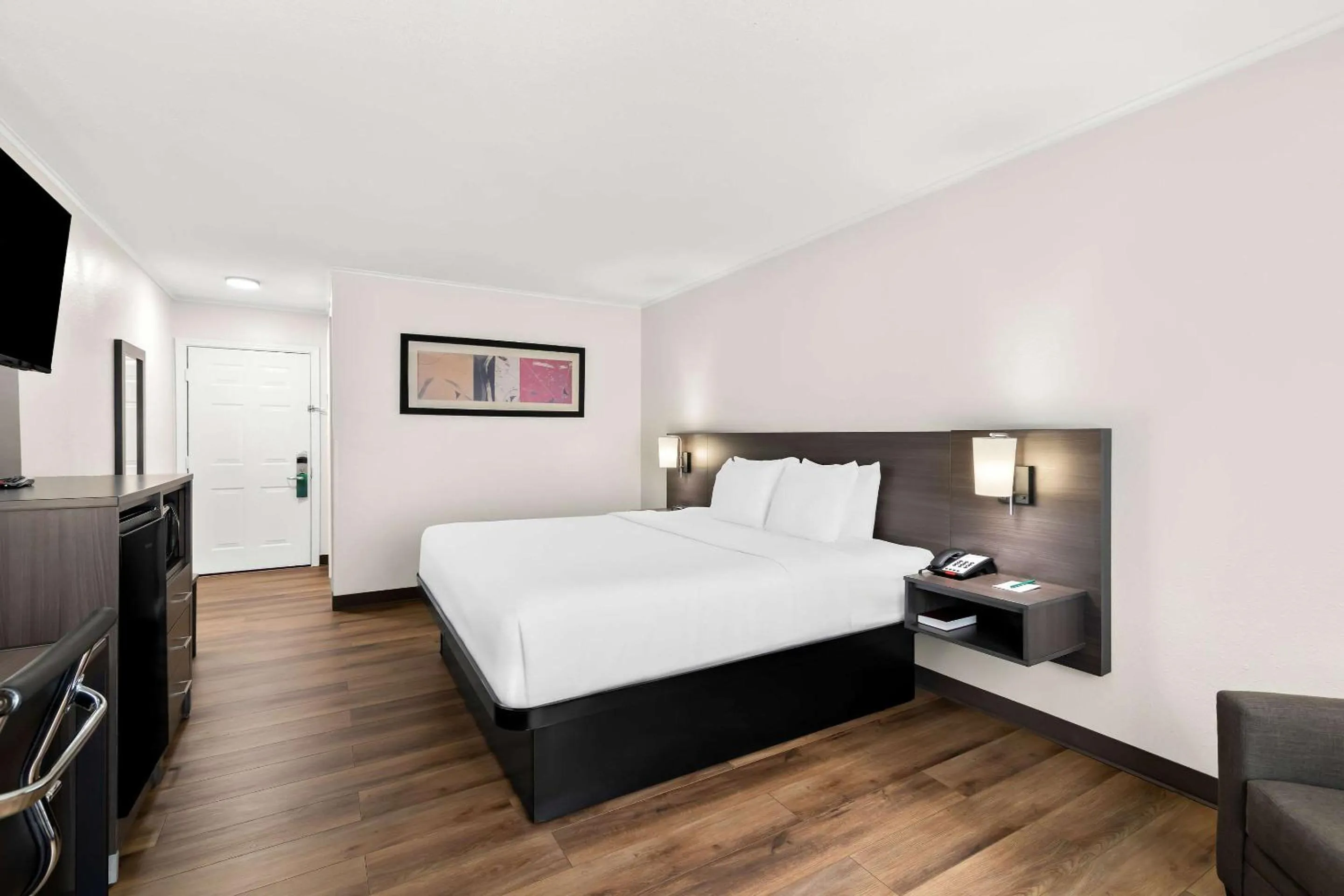 Bedroom, Bed in Quality Inn Merrimack - Nashua