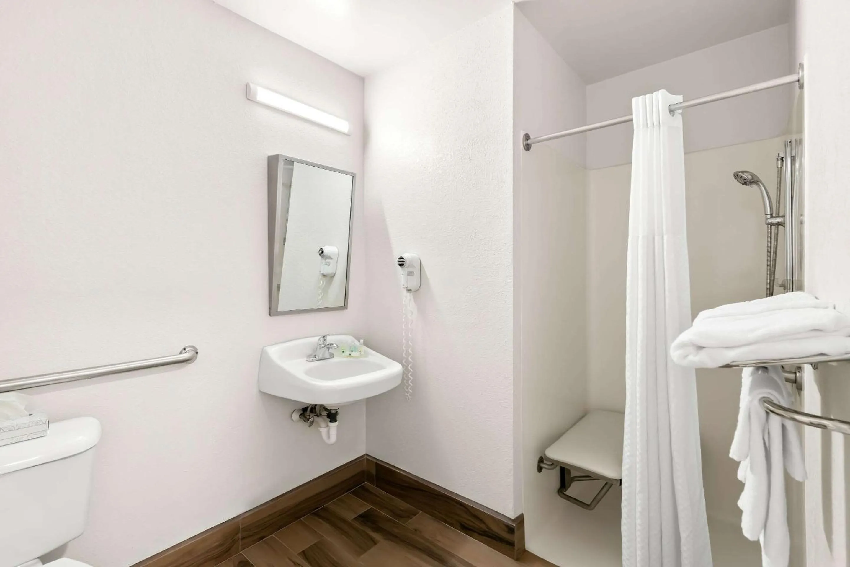 Bedroom in Quality Inn Merrimack - Nashua