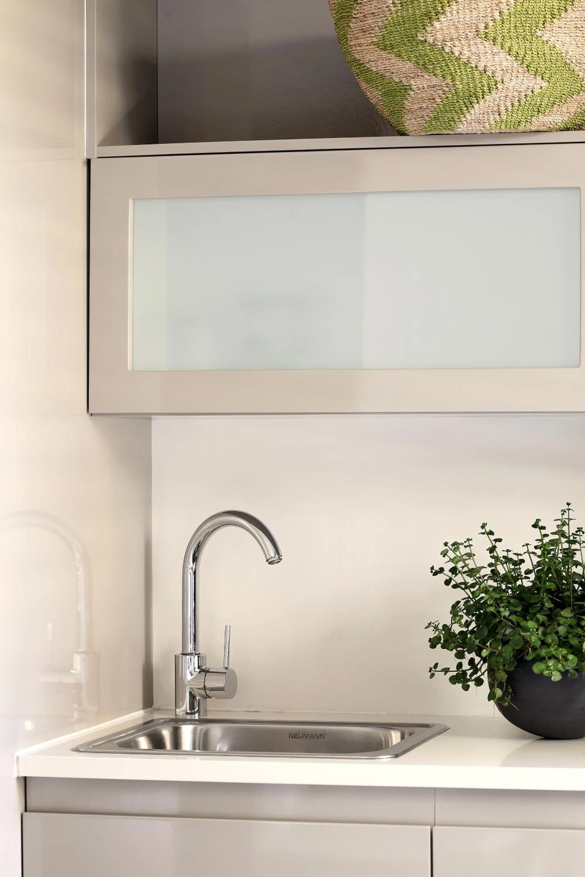 Kitchen or kitchenette in Asilia Suites Knysna Waterfront