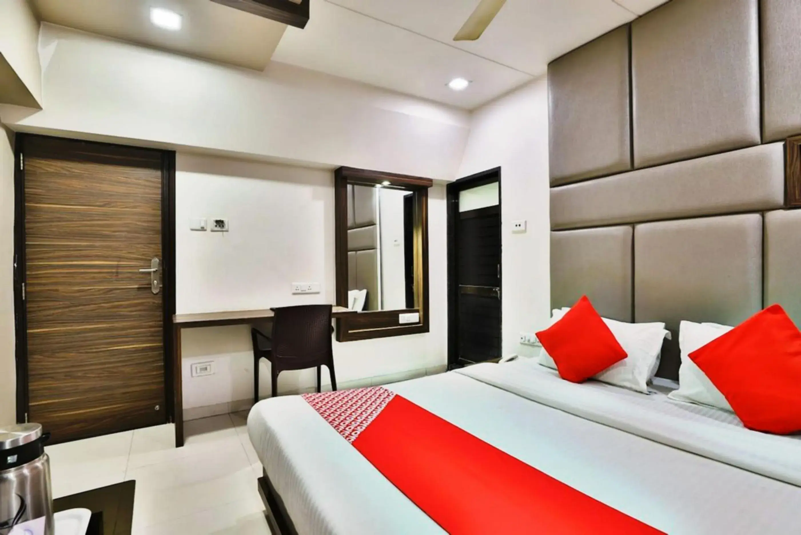 Deluxe Triple Room - single occupancy in Hotel Amber Railway station Deluxe Triple Room - single occupancy in Hotel Amber Railway station