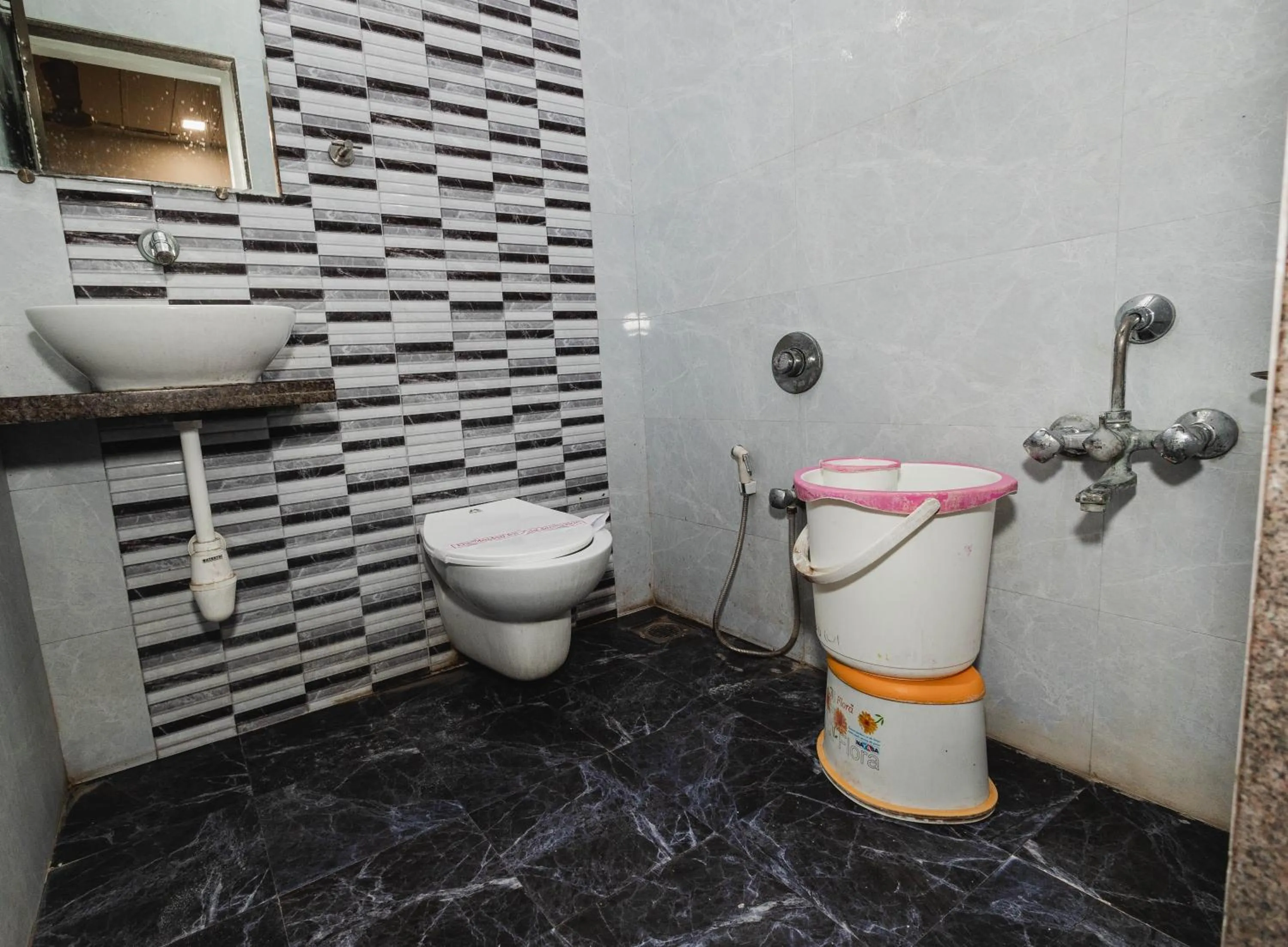 Bathroom in Hotel Amber Railway station