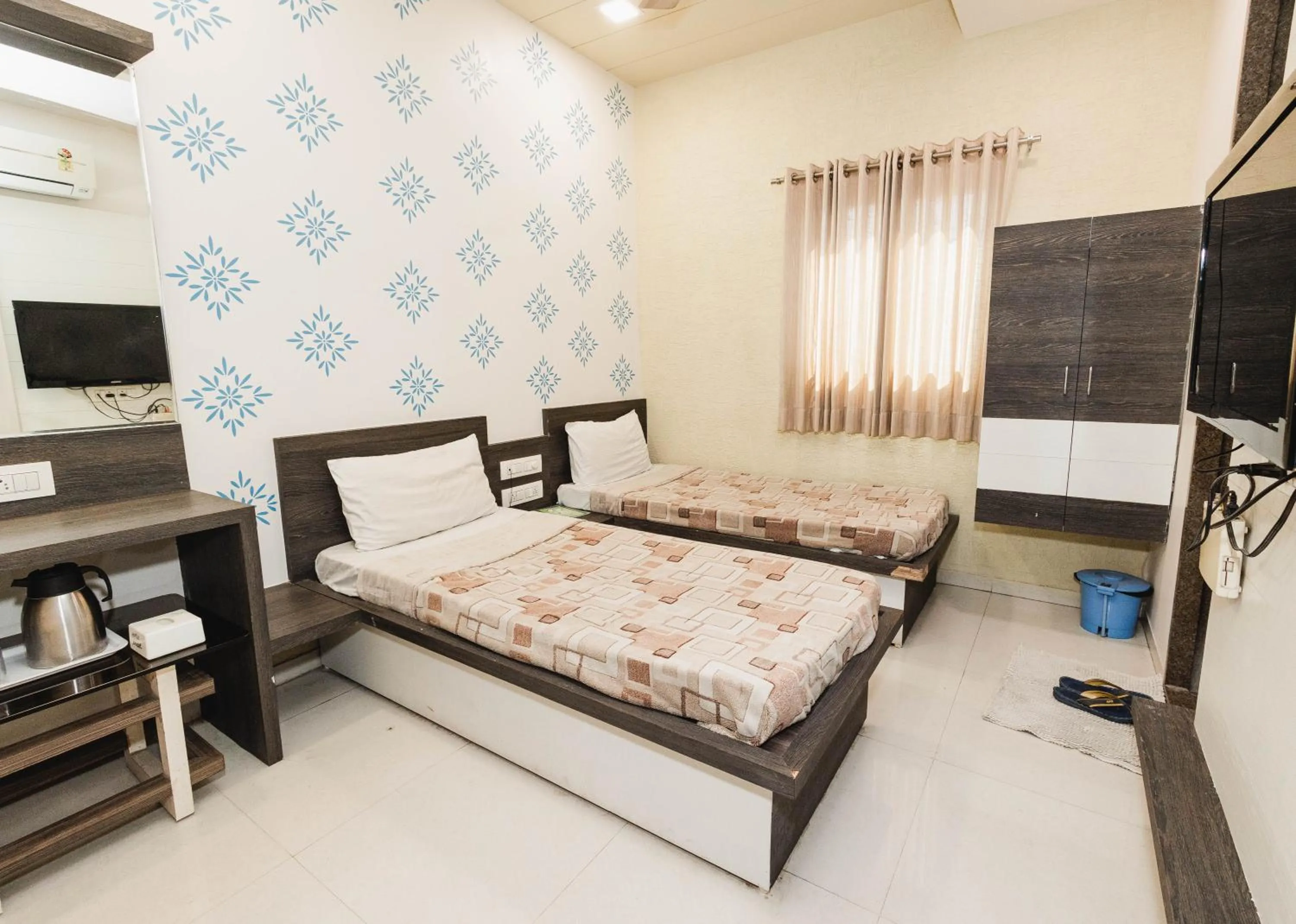 Bedroom, Bed in Hotel Amber Railway station