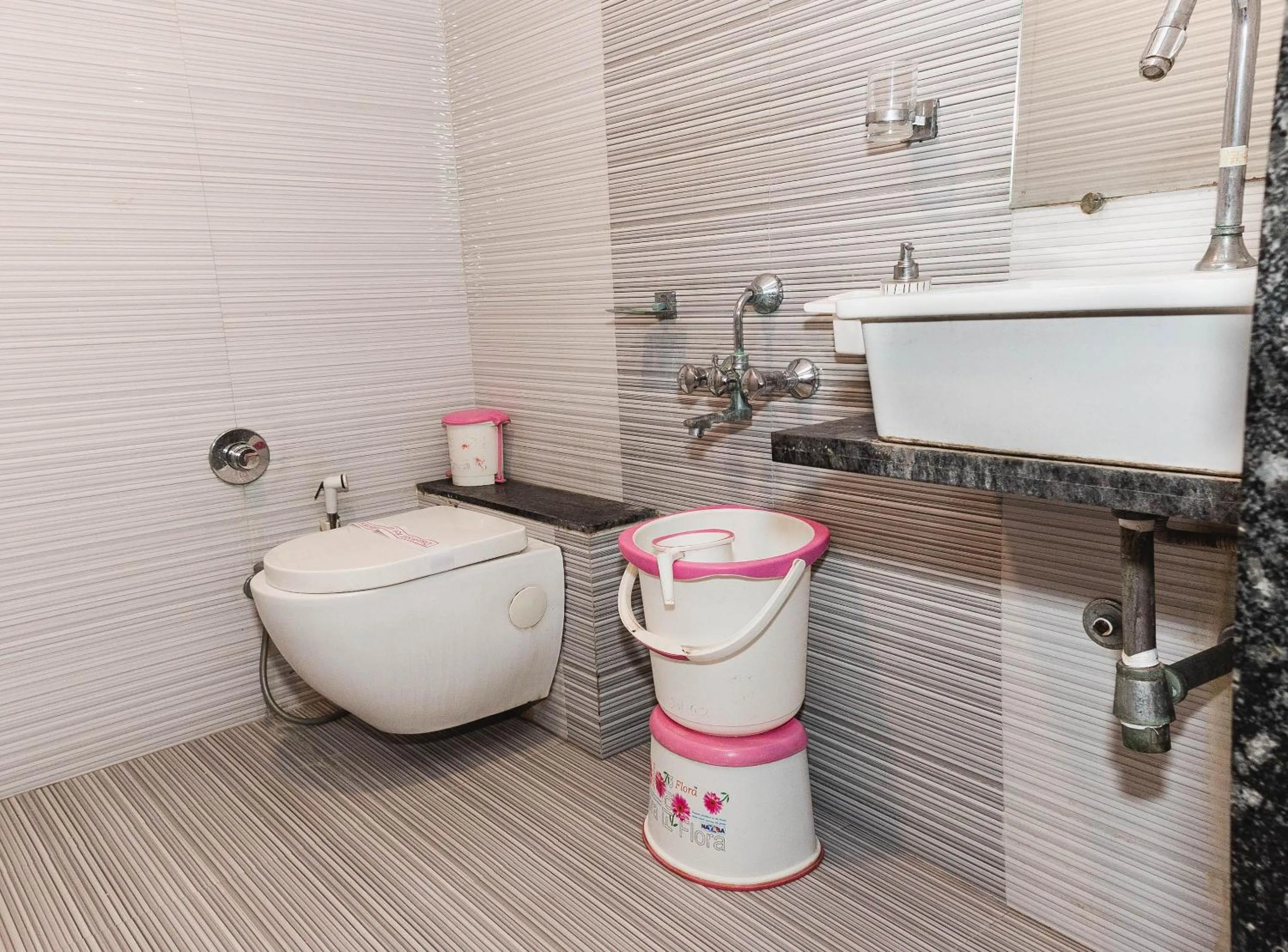 Bathroom in Hotel Amber Railway station