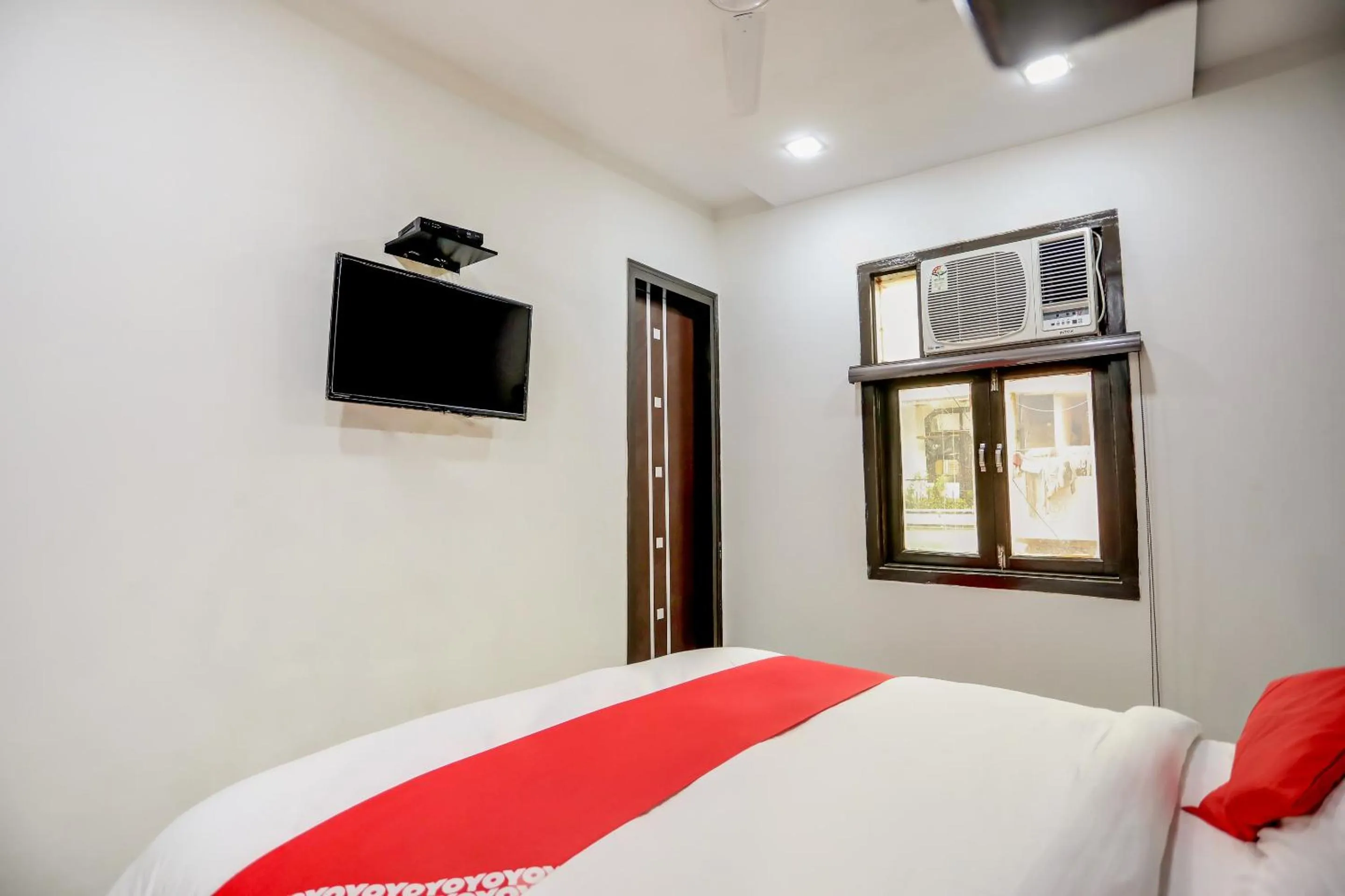 Bedroom, Bed in Hotel O Anshun Residency Near Mk Cinemas Rohini