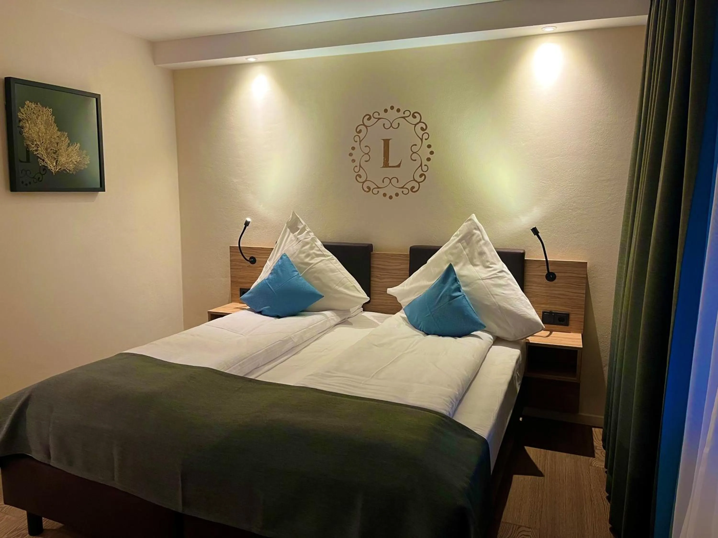 Photo of the whole room, Bed in Landgasthof zur Burg Grenzau