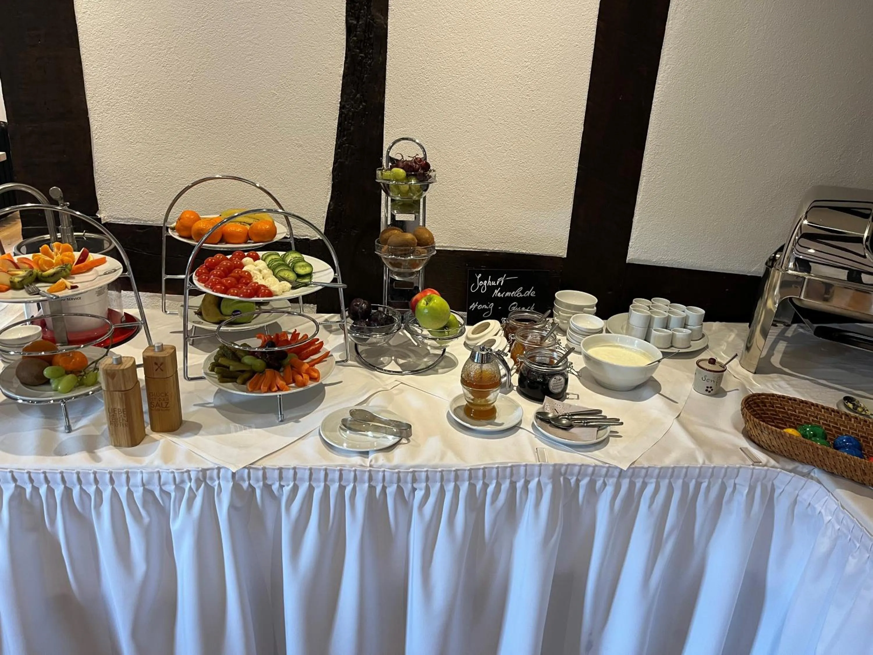 Breakfast in Landgasthof zur Burg Grenzau