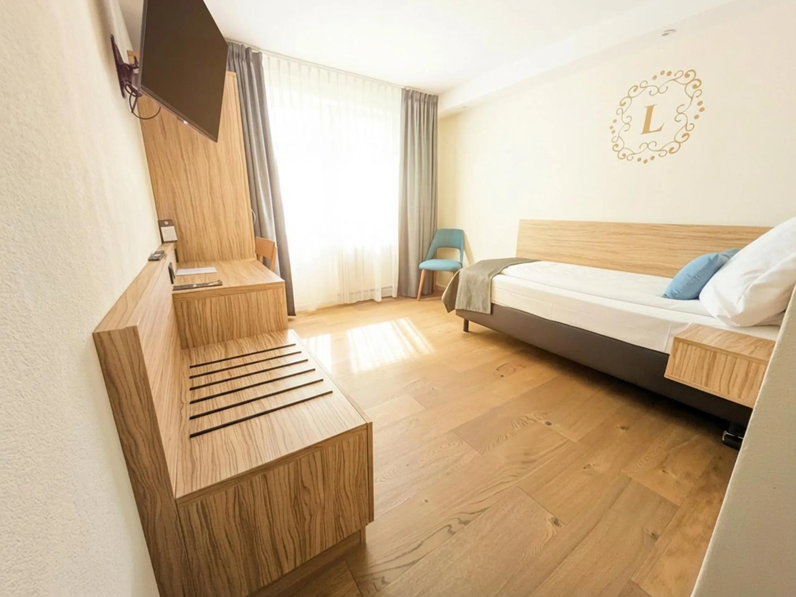 Photo of the whole room, Bed in Landgasthof zur Burg Grenzau