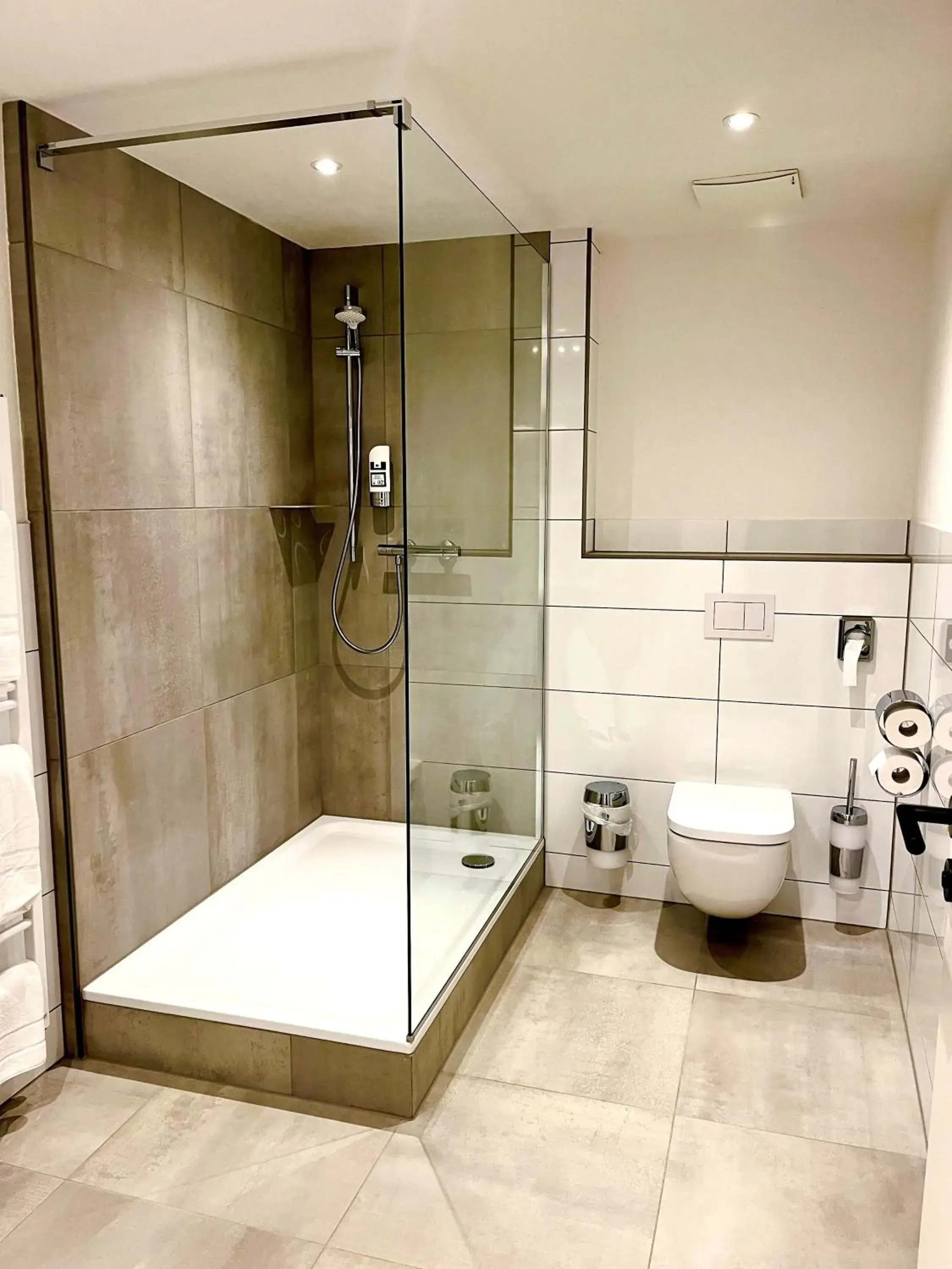 Twin Room - single occupancy in Landgasthof zur Burg Grenzau Twin Room - single occupancy in Landgasthof zur Burg Grenzau