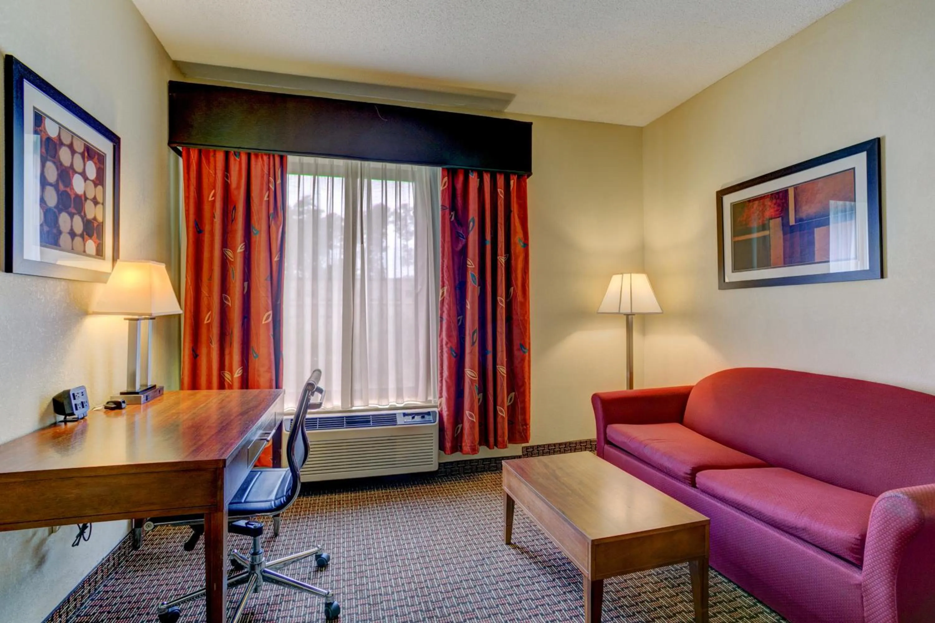 Seating Area in Comfort Suites Raleigh Durham Airport/Rtp